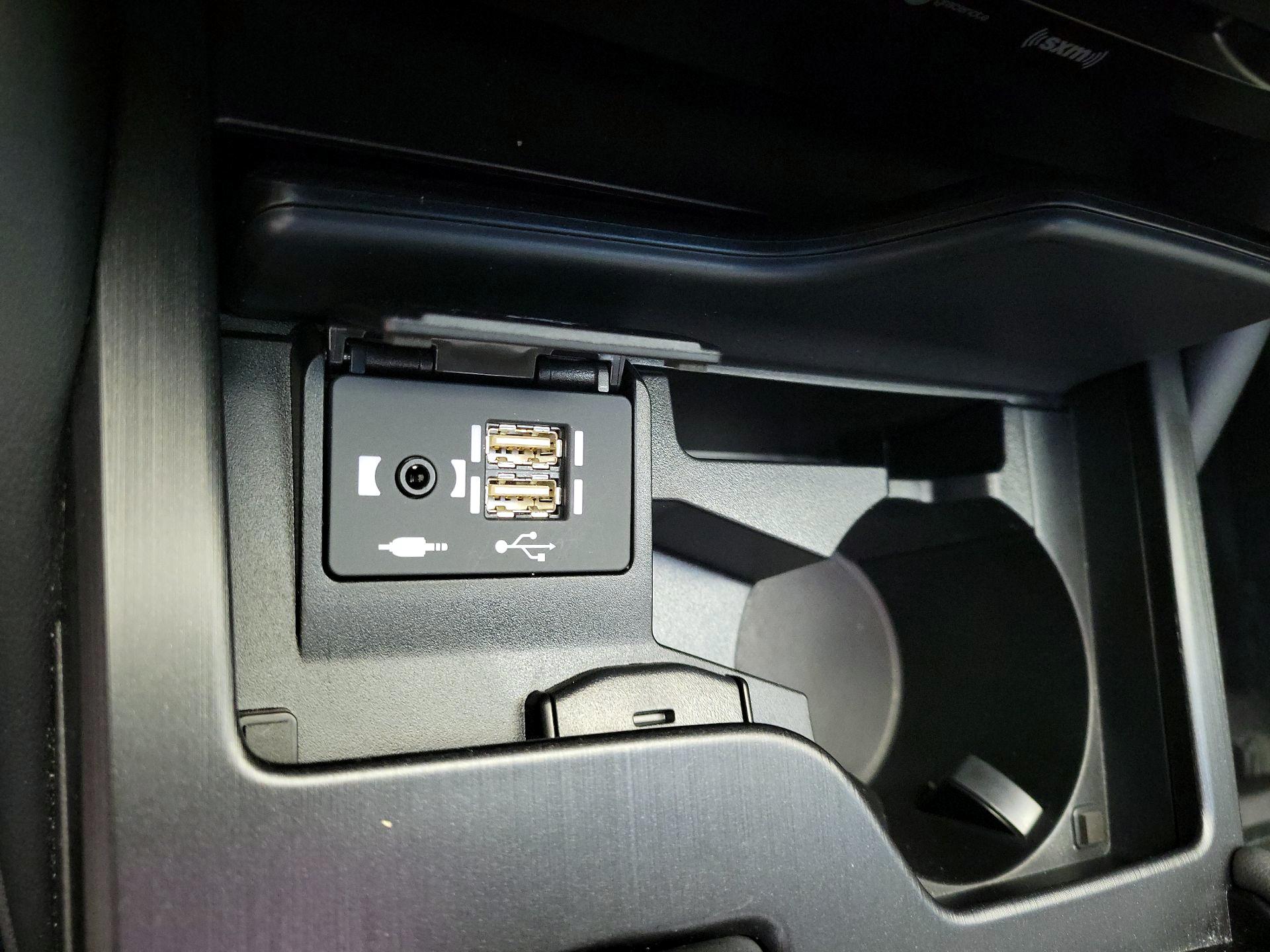 Thumbnail: 2022 Lexus ES - 18