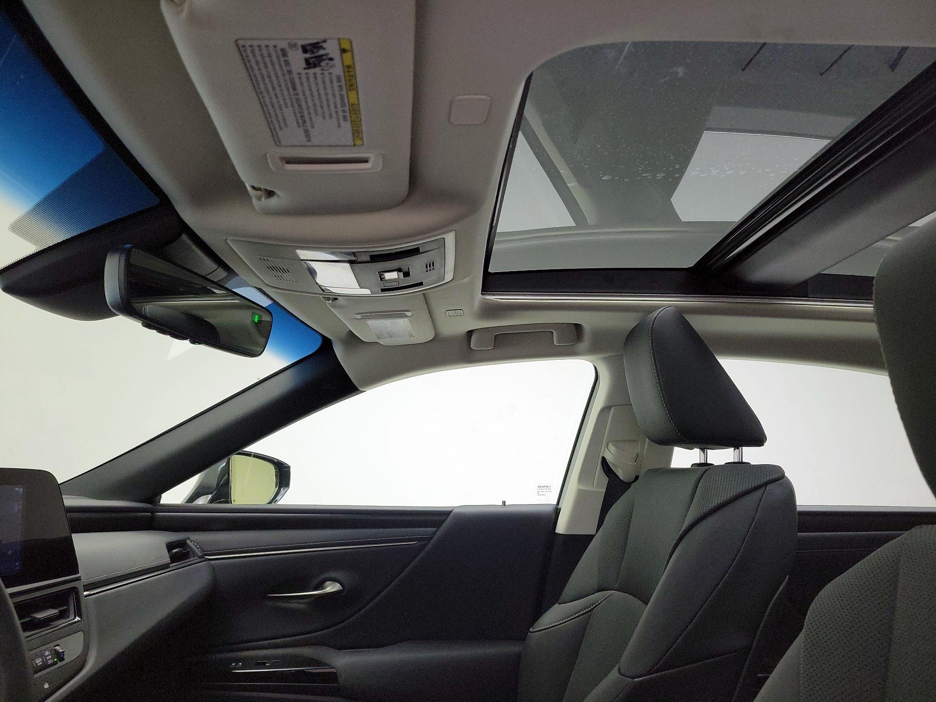 Thumbnail: 2022 Lexus ES - 19