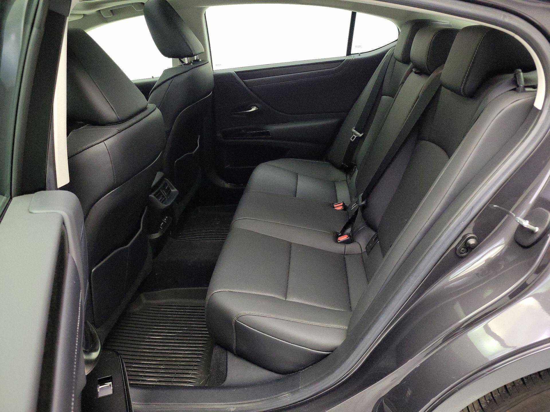 Thumbnail: 2022 Lexus ES - 20