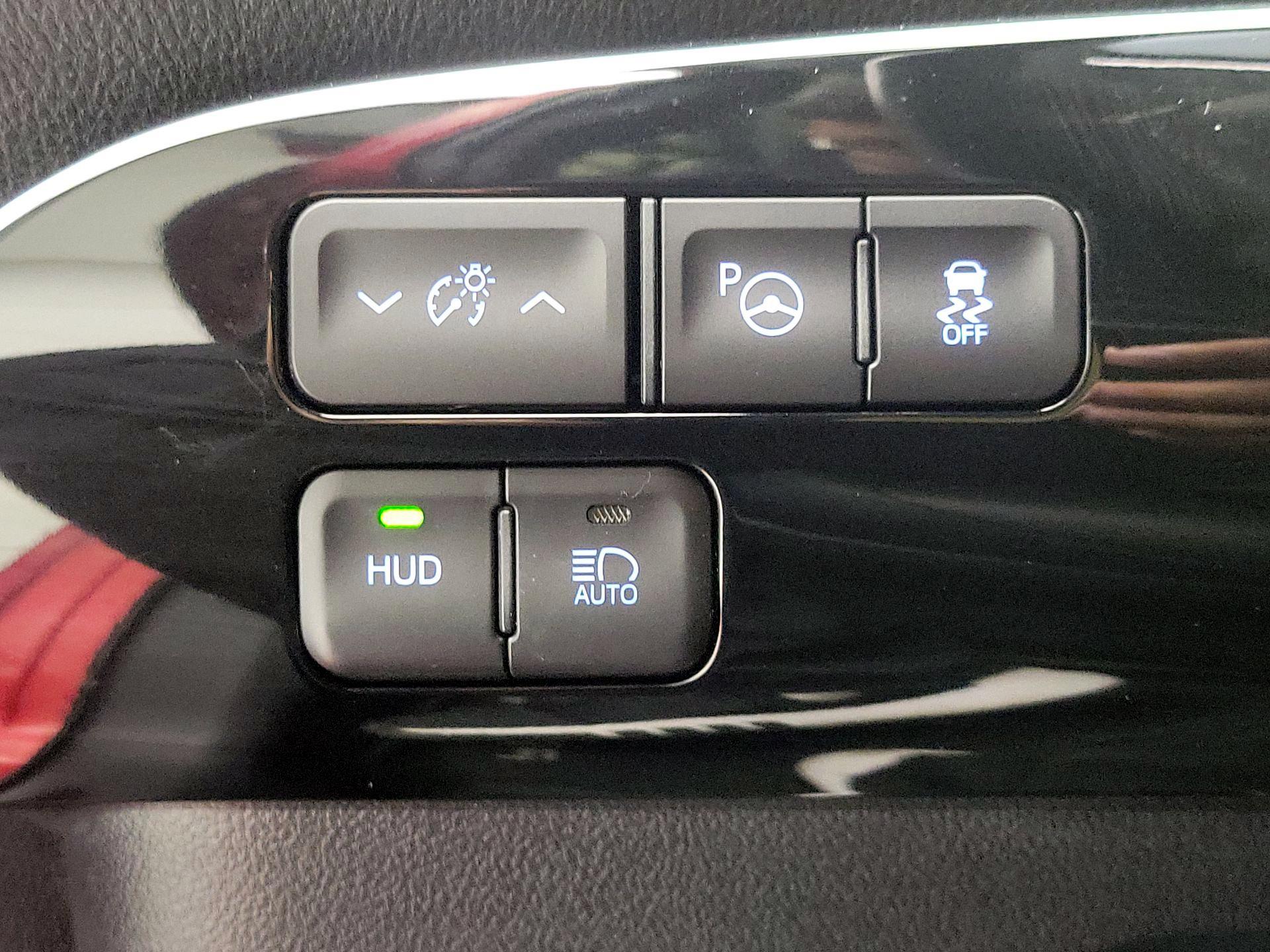 Thumbnail: 2018 Toyota Prius - 13