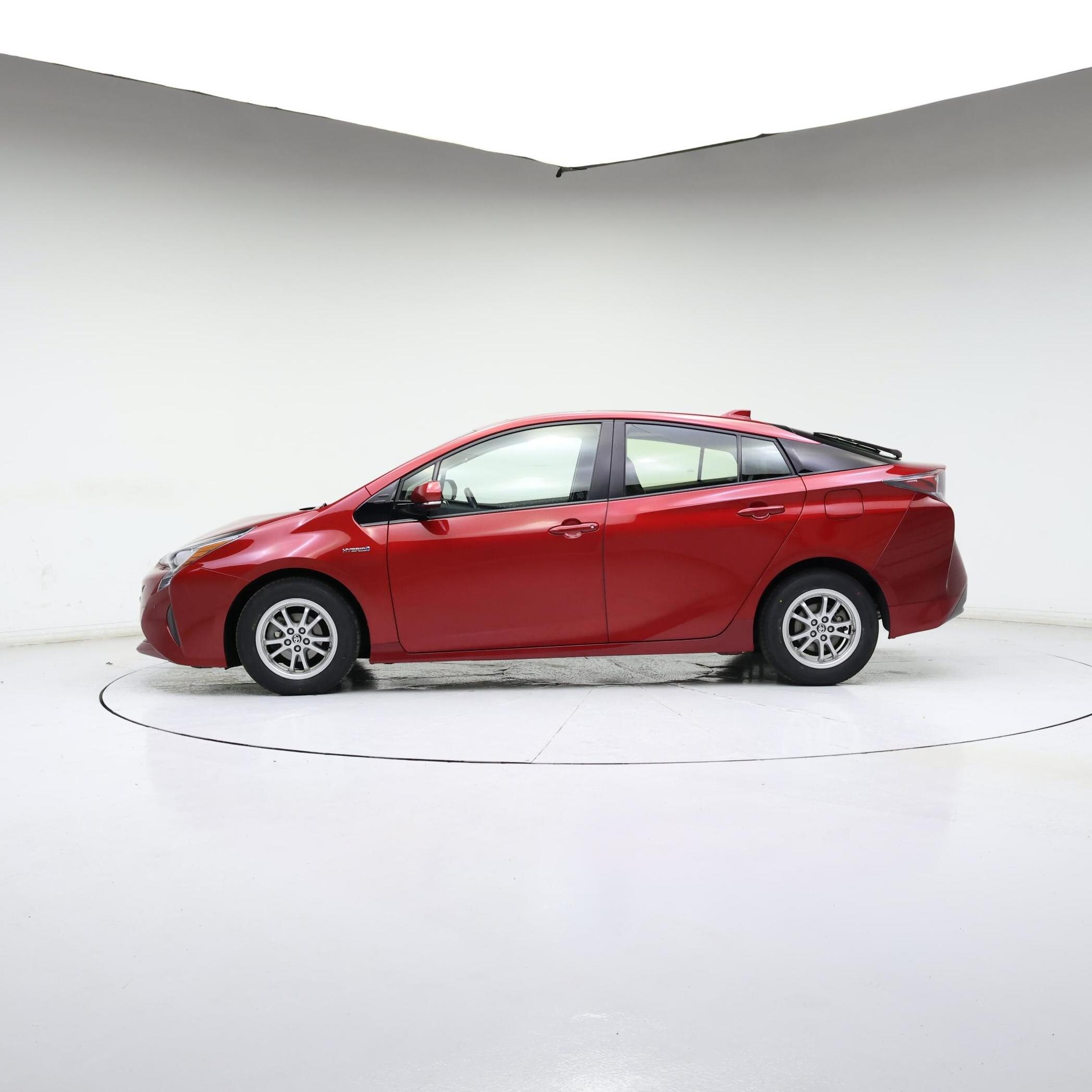 Thumbnail: 2018 Toyota Prius - 3