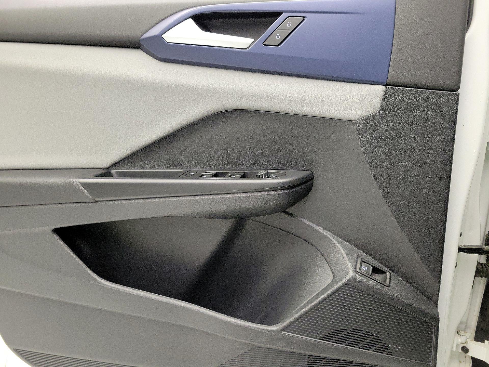 Thumbnail: 2022 Volkswagen Taos - 12