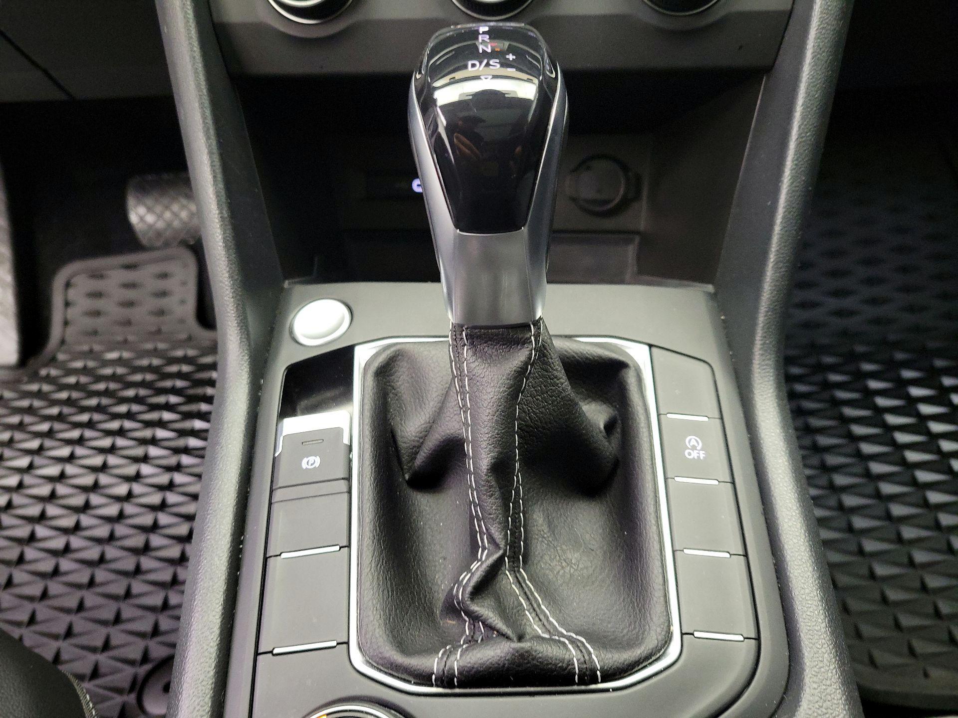 Thumbnail: 2022 Volkswagen Taos - 16