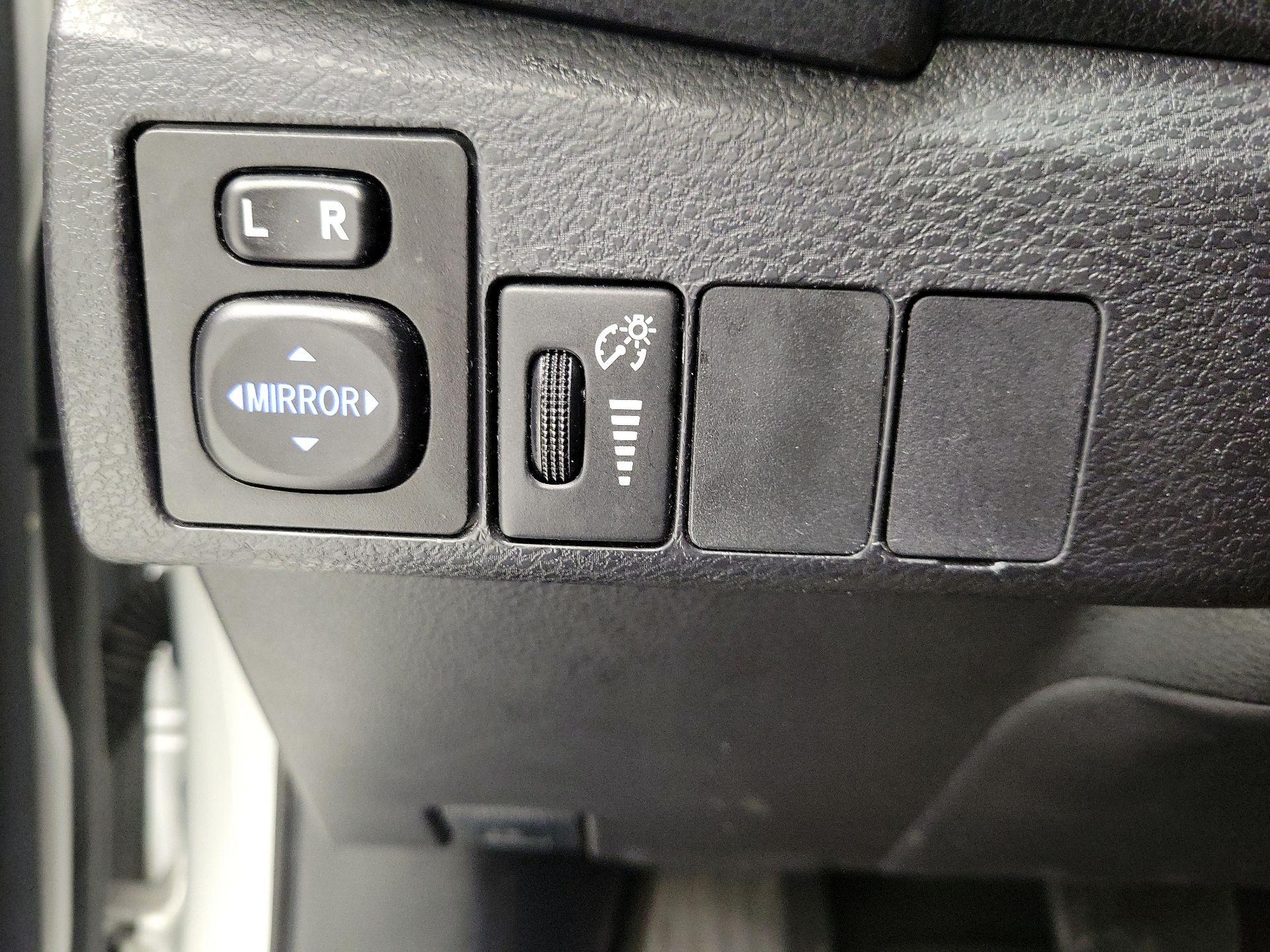 Thumbnail: 2014 Toyota Corolla - 13