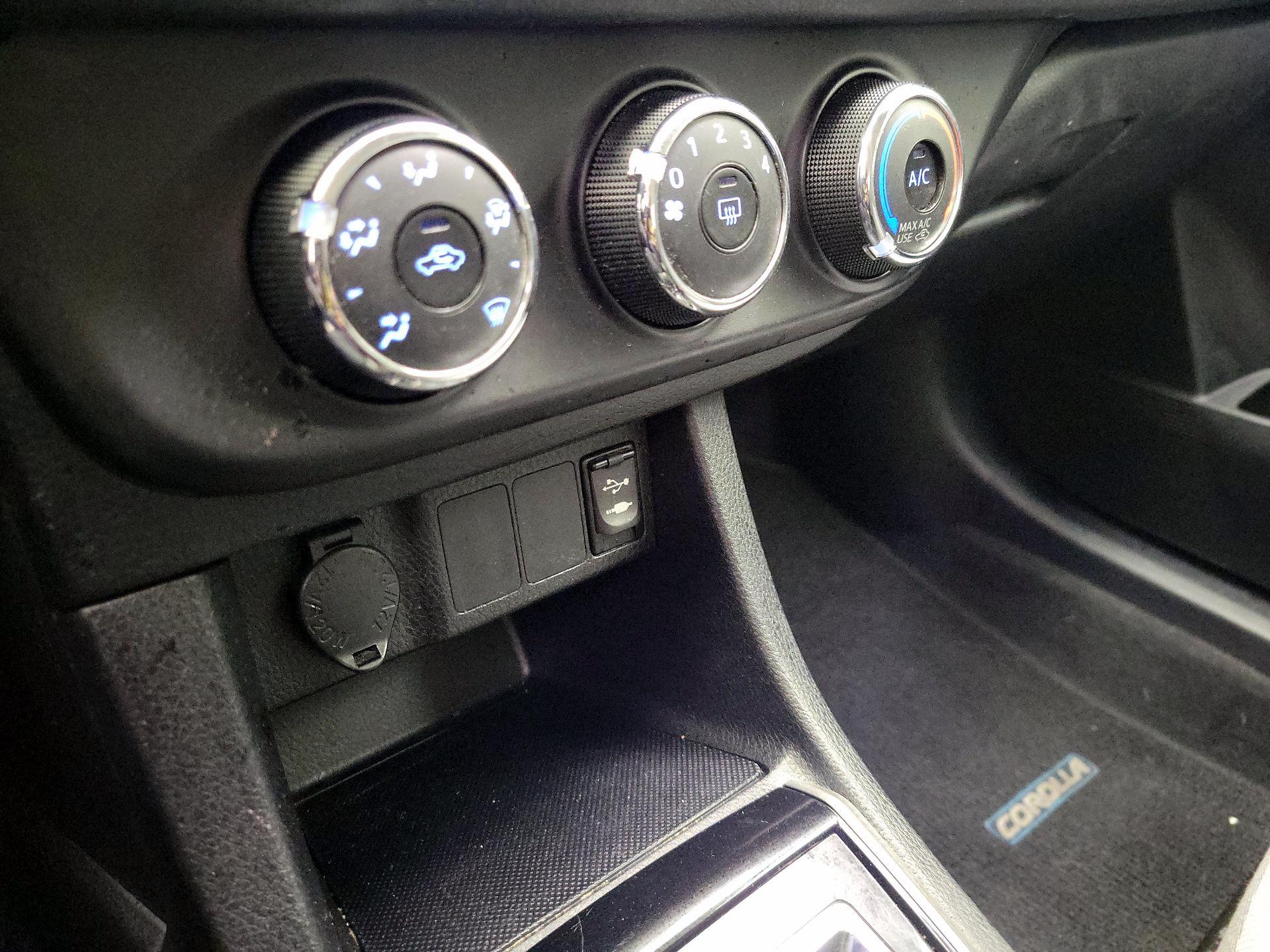 Thumbnail: 2014 Toyota Corolla - 15