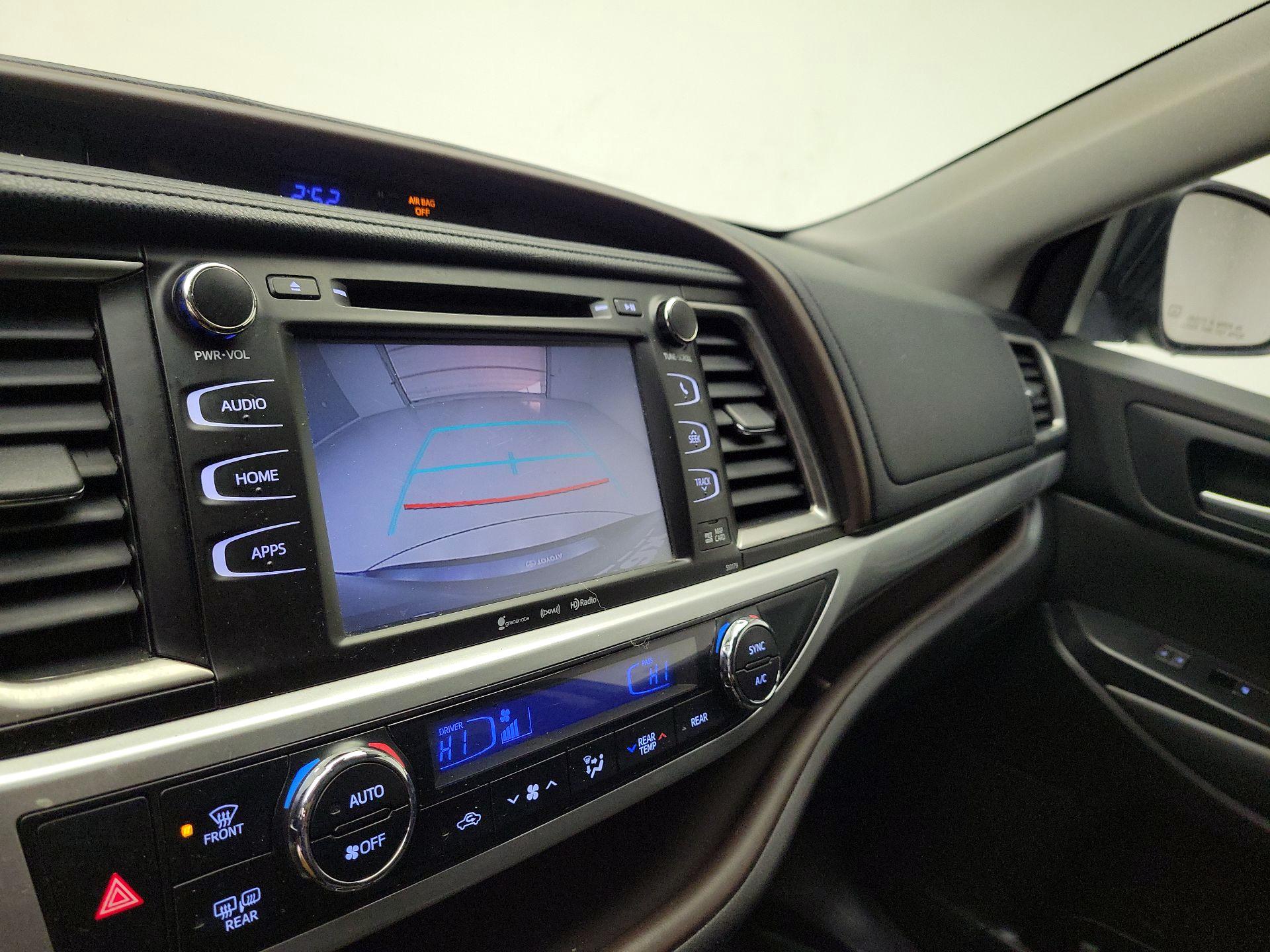 Thumbnail: 2018 Toyota Highlander - 15