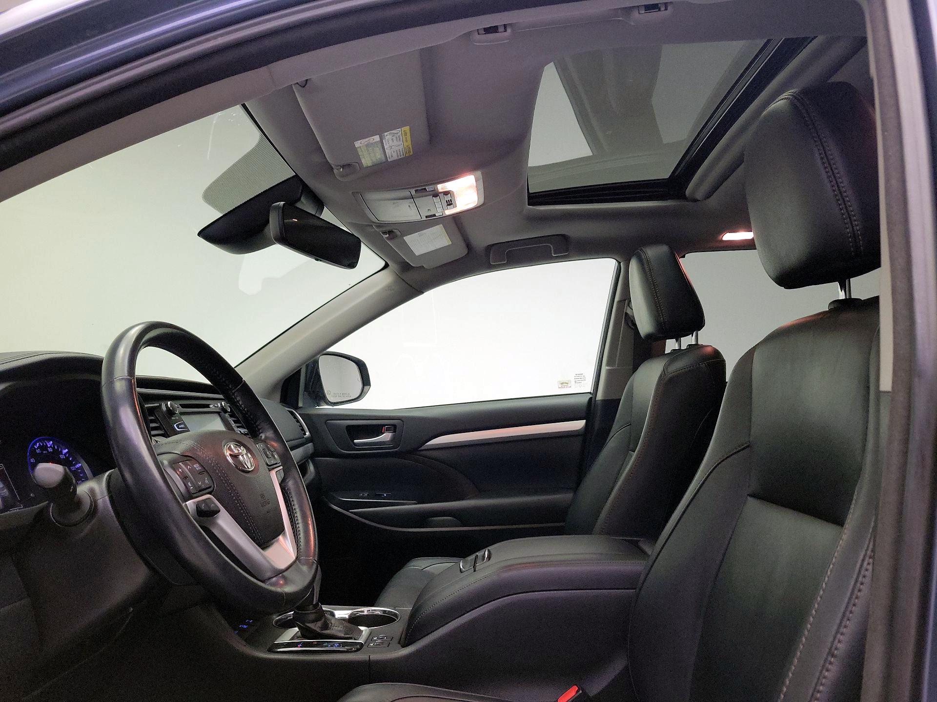 Thumbnail: 2018 Toyota Highlander - 20