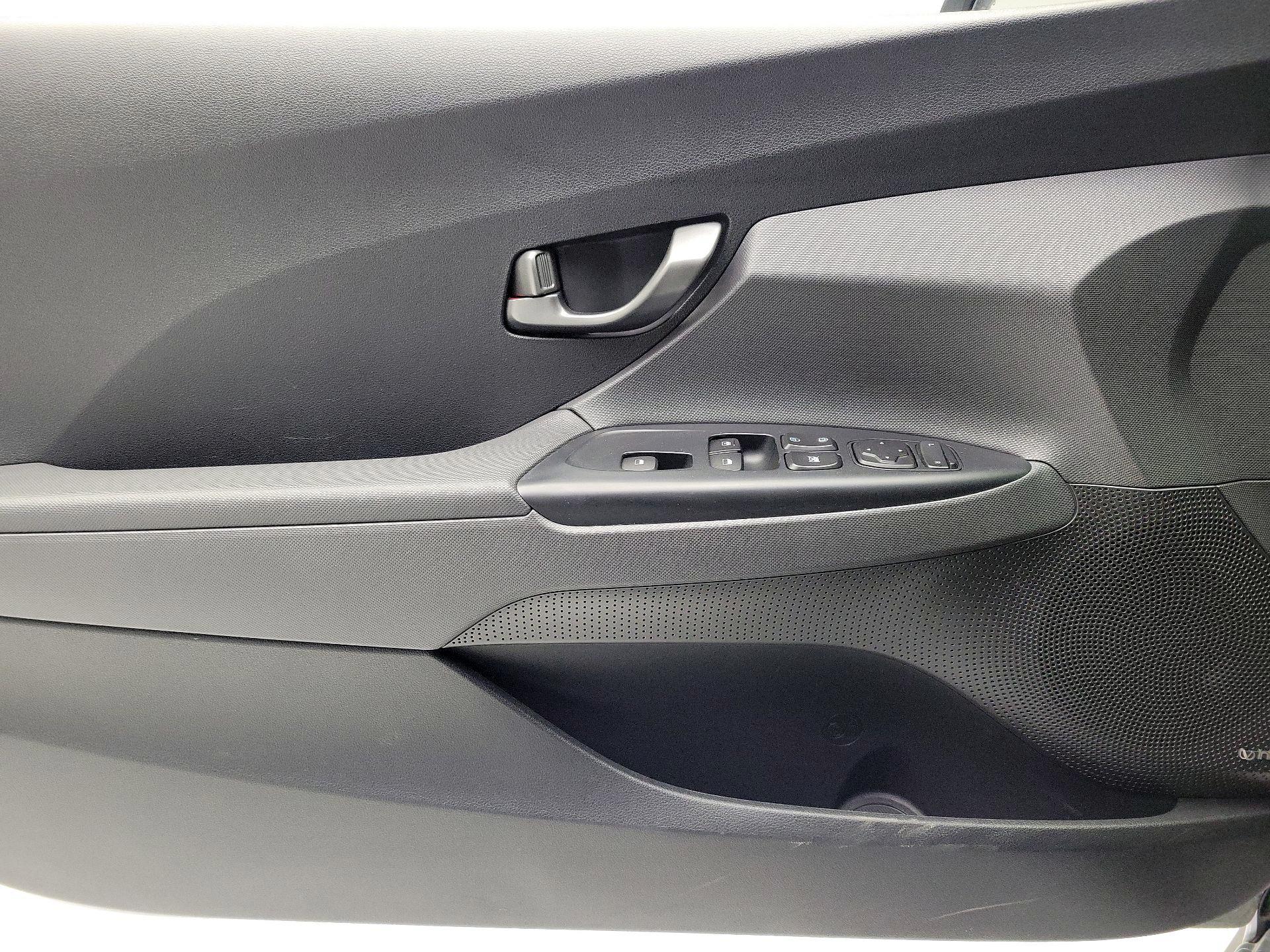 Thumbnail: 2020 Hyundai Veloster - 12