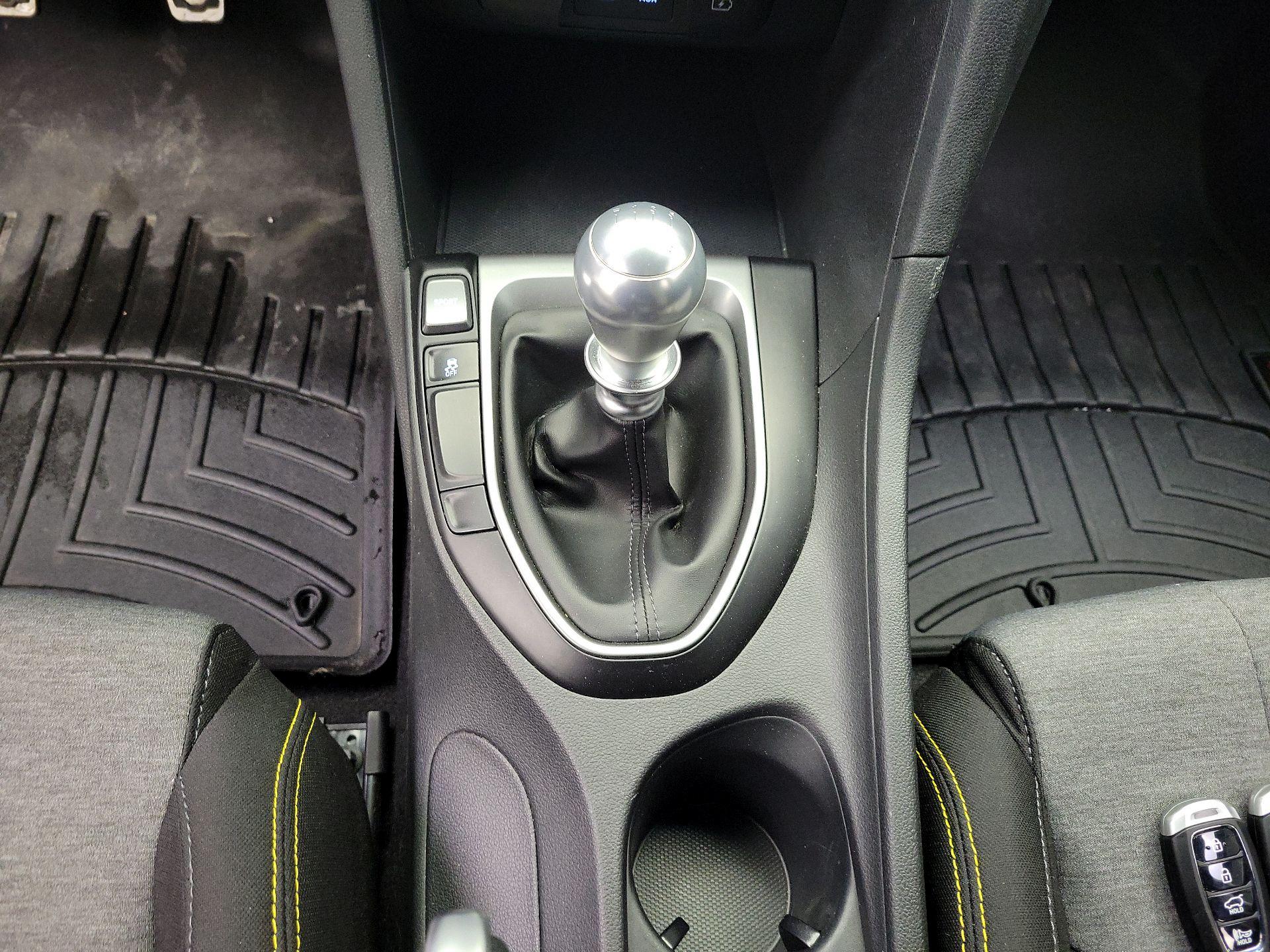 Thumbnail: 2020 Hyundai Veloster - 17