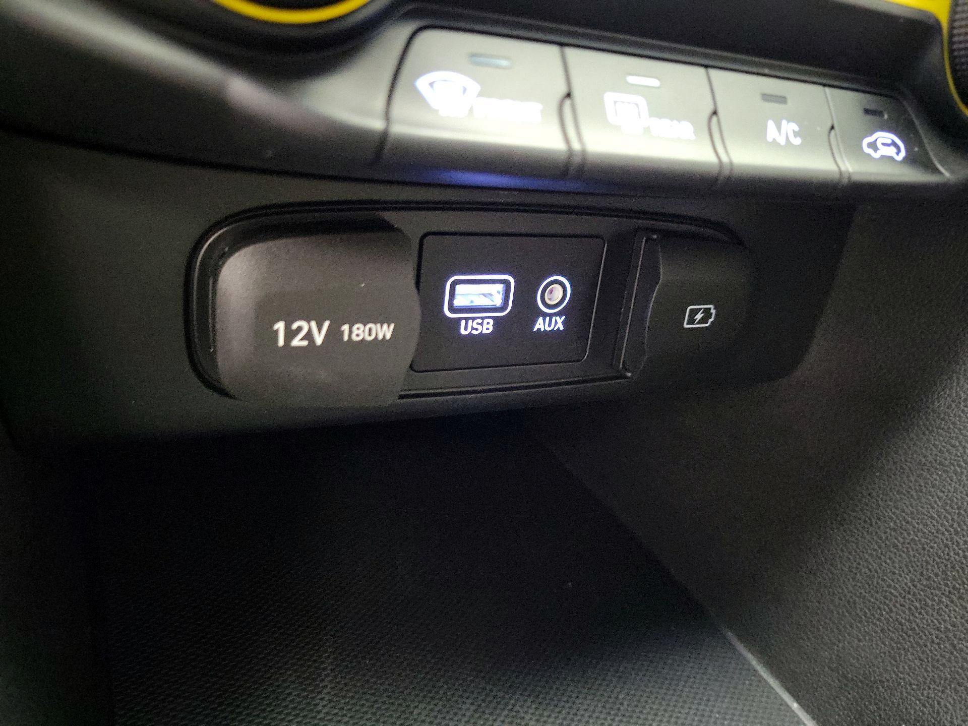 Thumbnail: 2020 Hyundai Veloster - 18