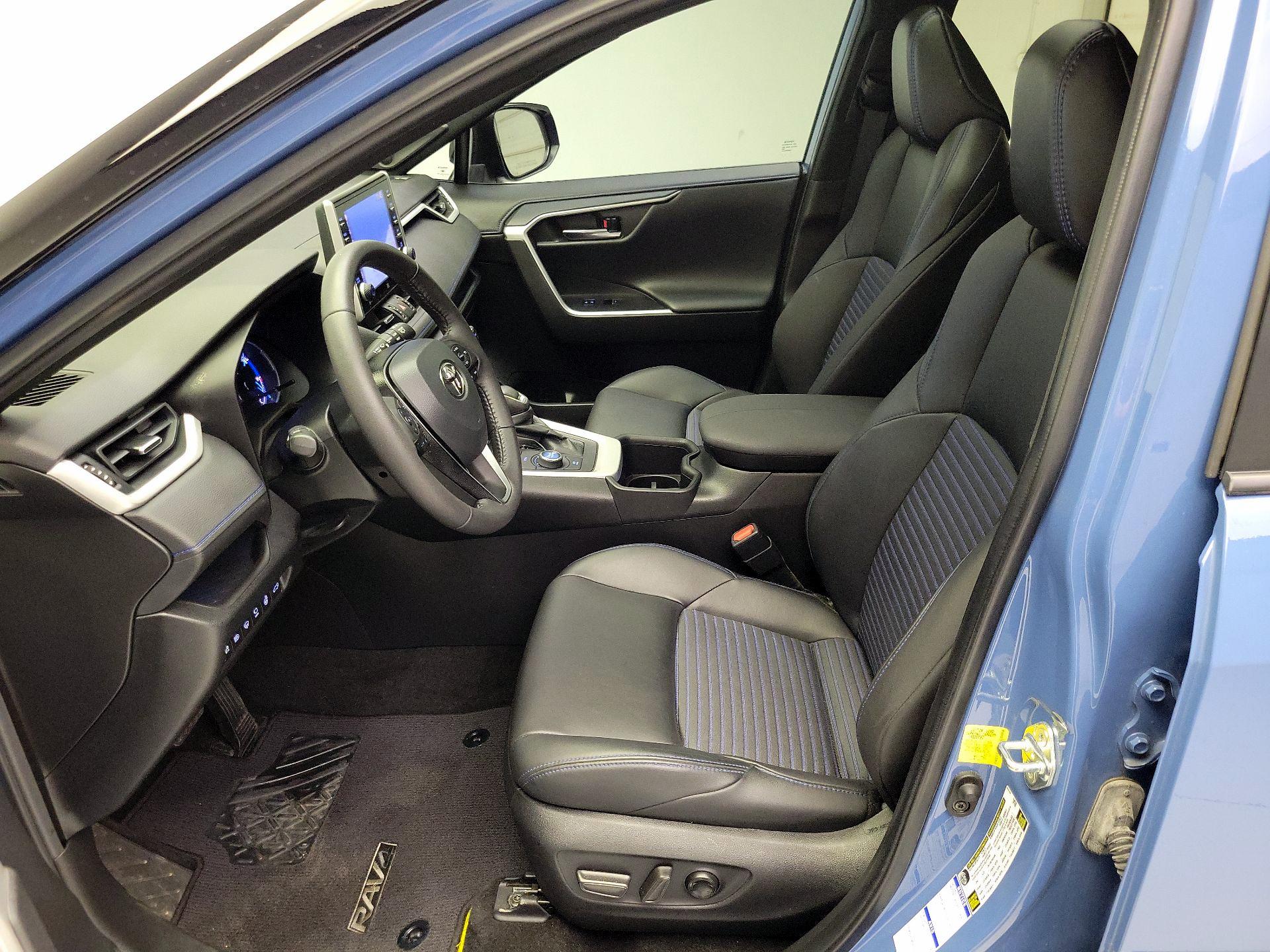 Thumbnail: 2022 Toyota RAV4 - 11