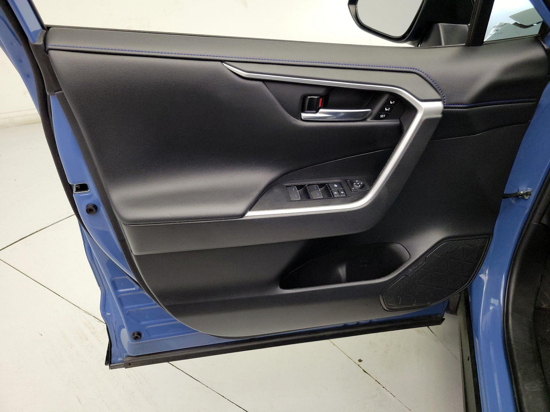 Thumbnail: 2022 Toyota RAV4 - 12