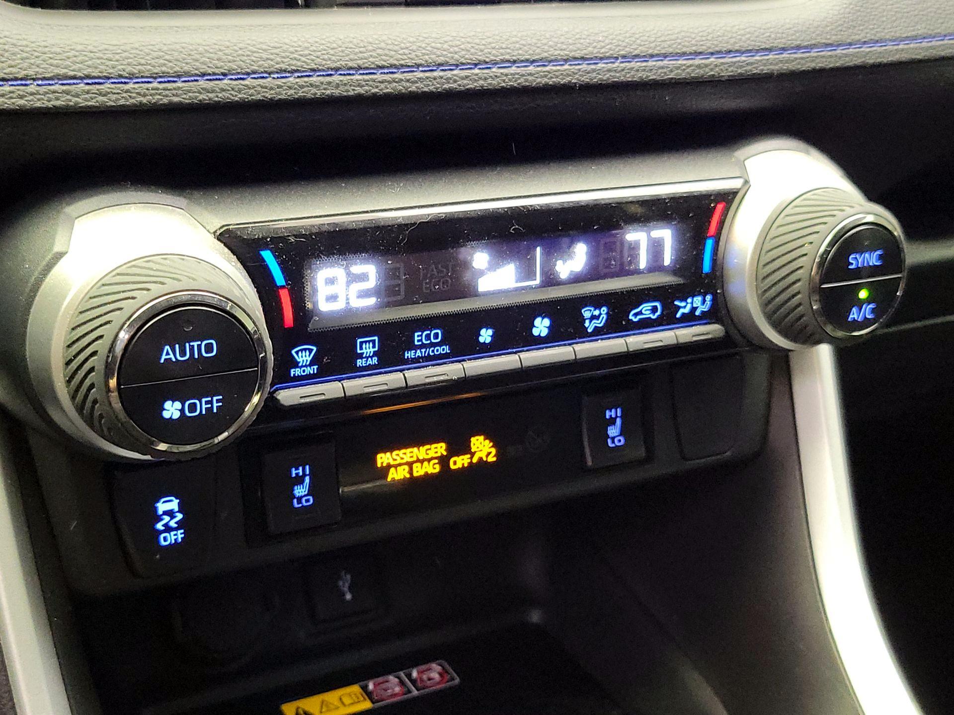 Thumbnail: 2022 Toyota RAV4 - 17