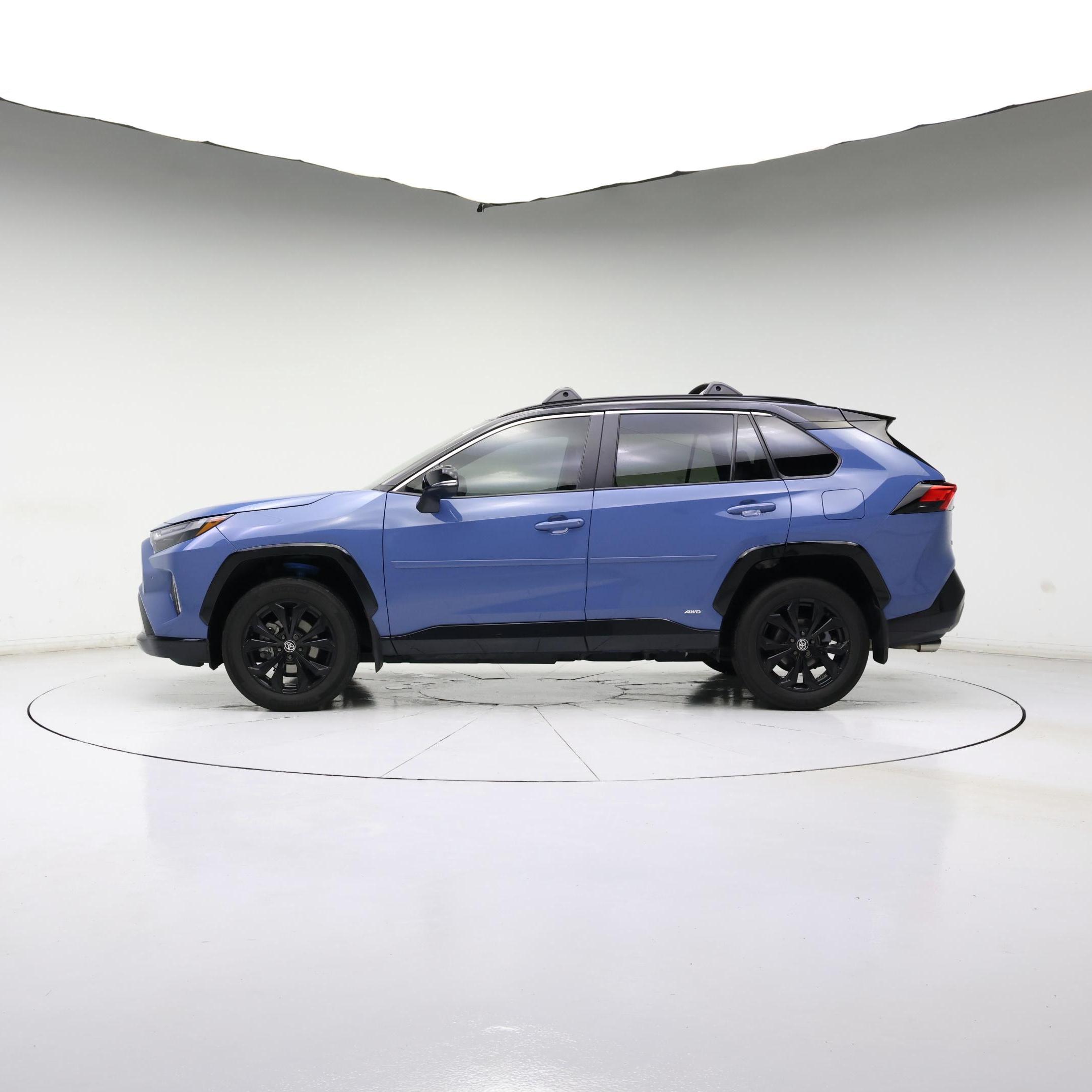 Thumbnail: 2022 Toyota RAV4 - 3