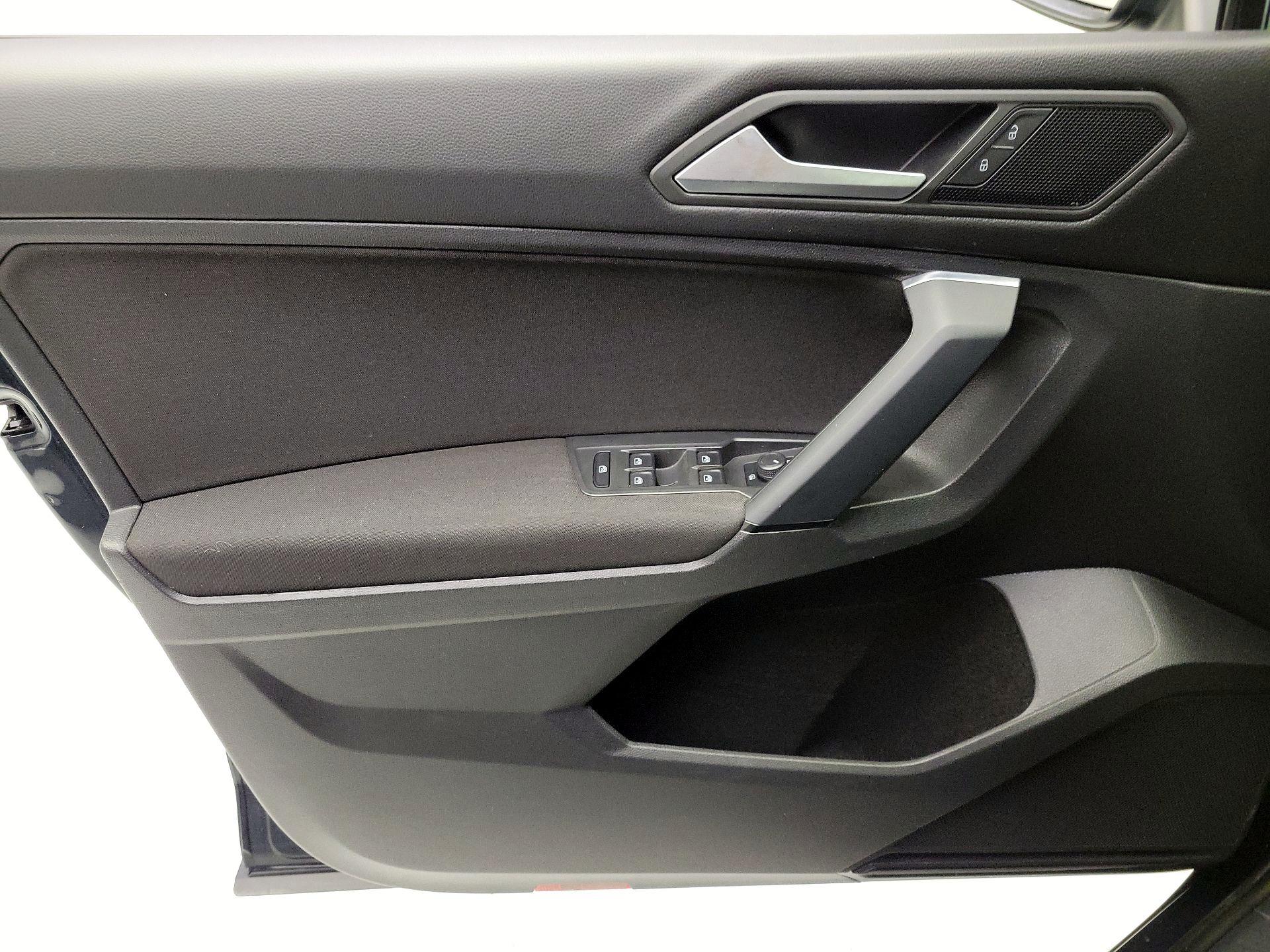 Thumbnail: 2019 Volkswagen Tiguan - 12