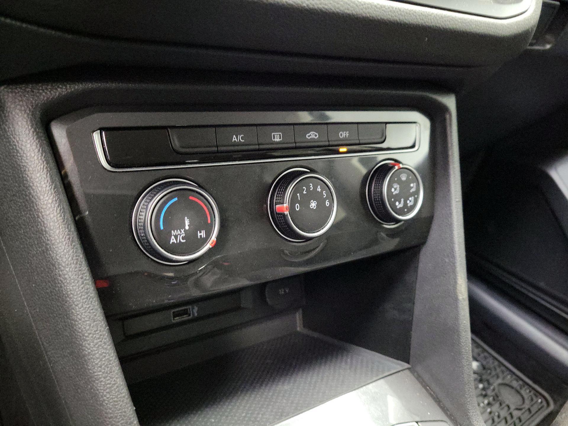 Thumbnail: 2019 Volkswagen Tiguan - 16