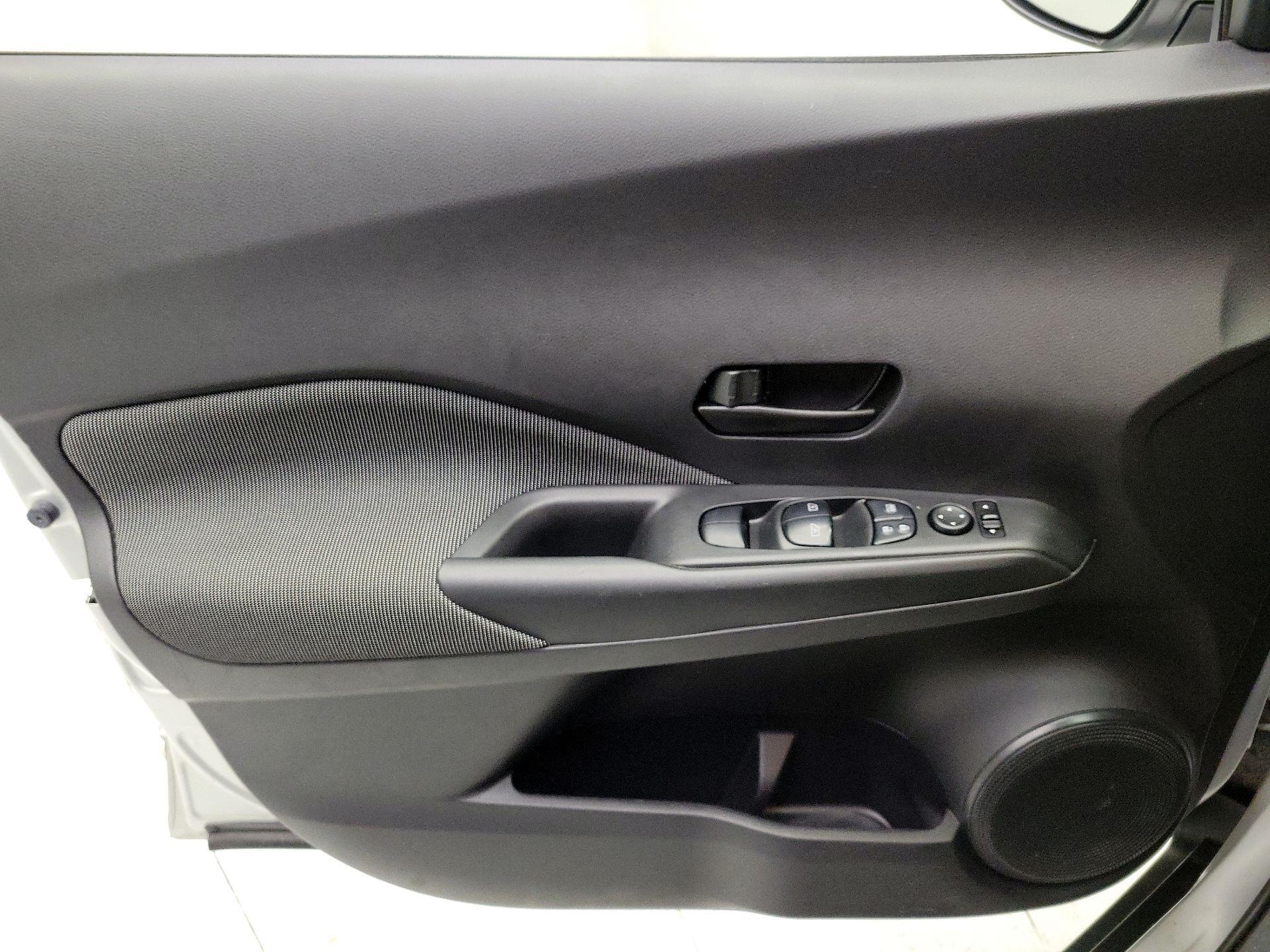 Thumbnail: 2019 Nissan Kicks - 12