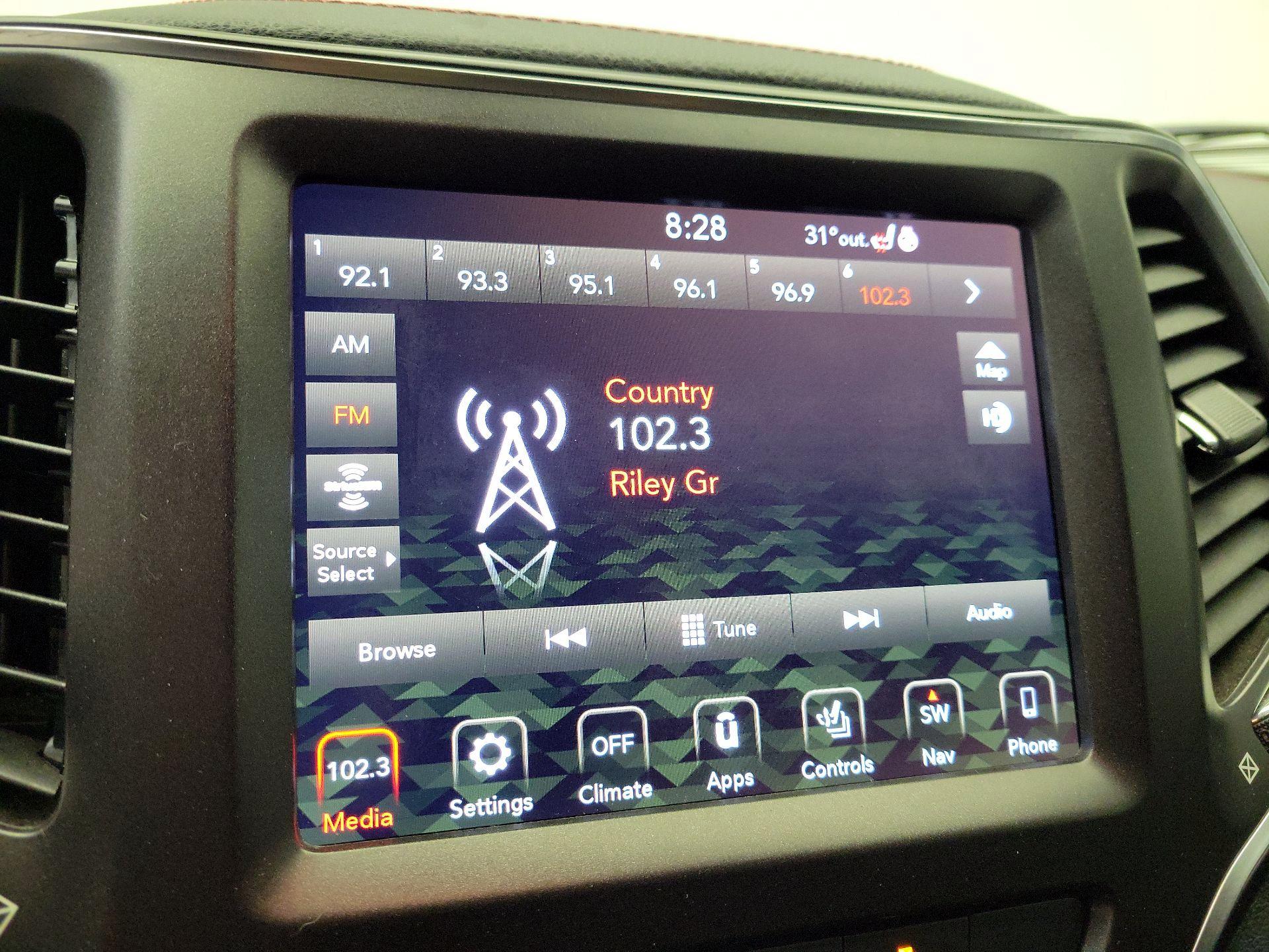 Thumbnail: 2021 Jeep Cherokee - 15