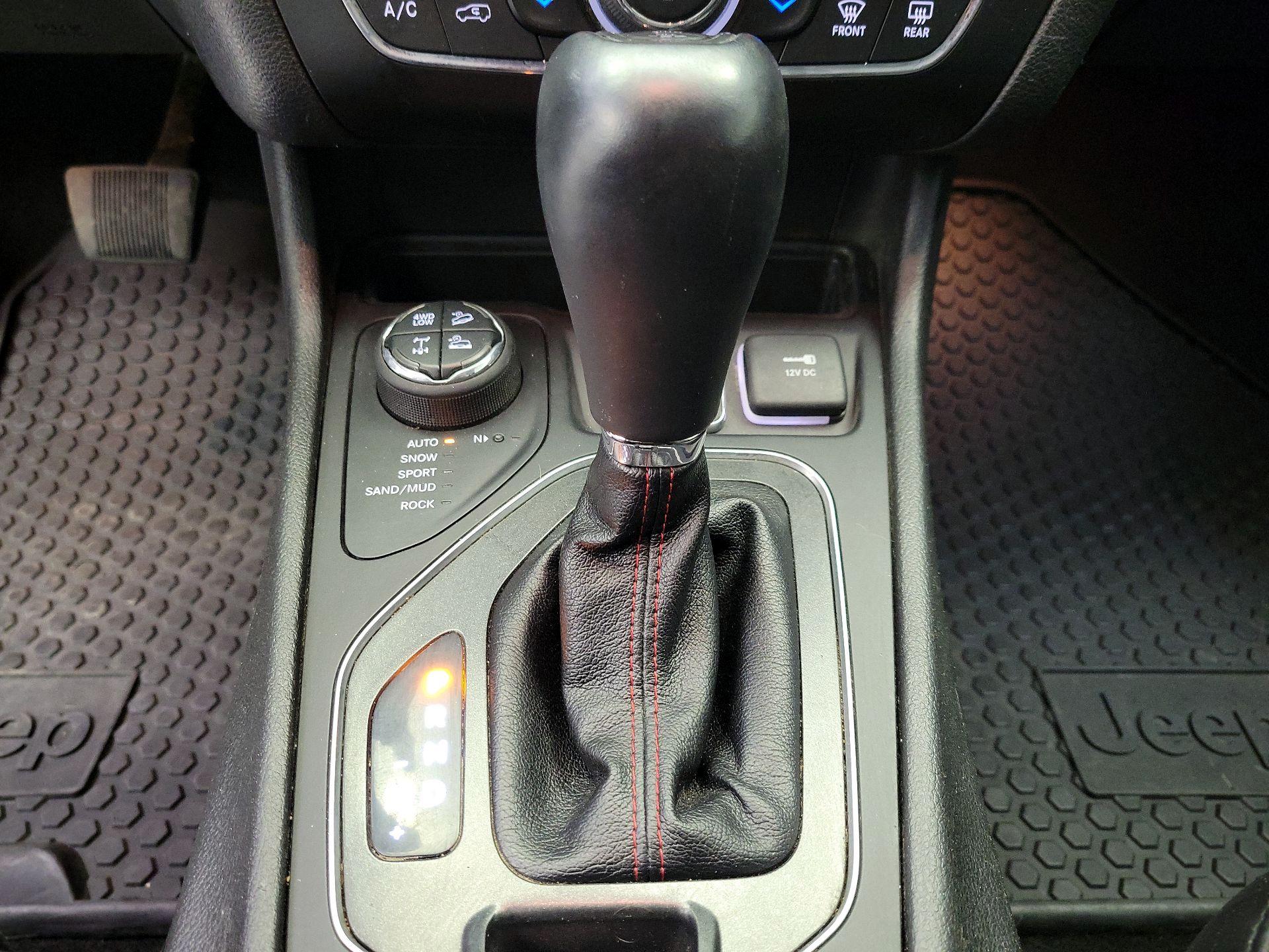 Thumbnail: 2021 Jeep Cherokee - 17