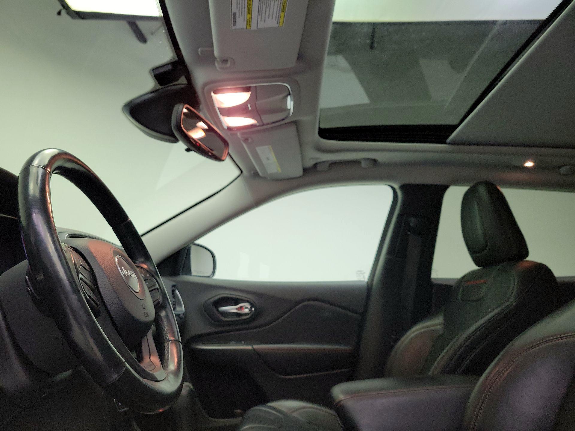 Thumbnail: 2021 Jeep Cherokee - 19