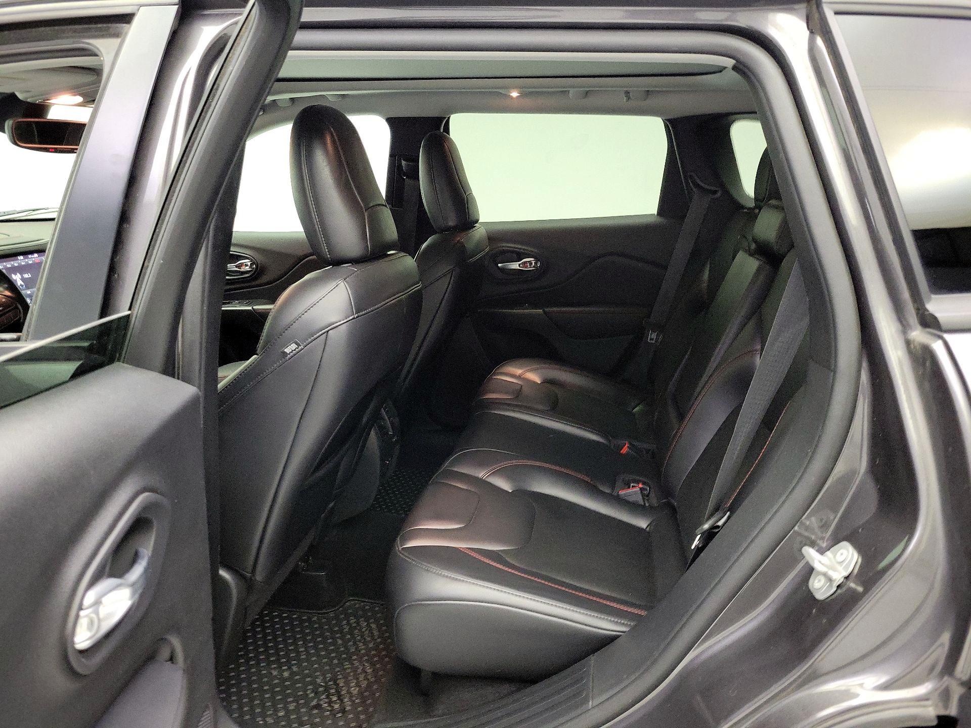 Thumbnail: 2021 Jeep Cherokee - 20