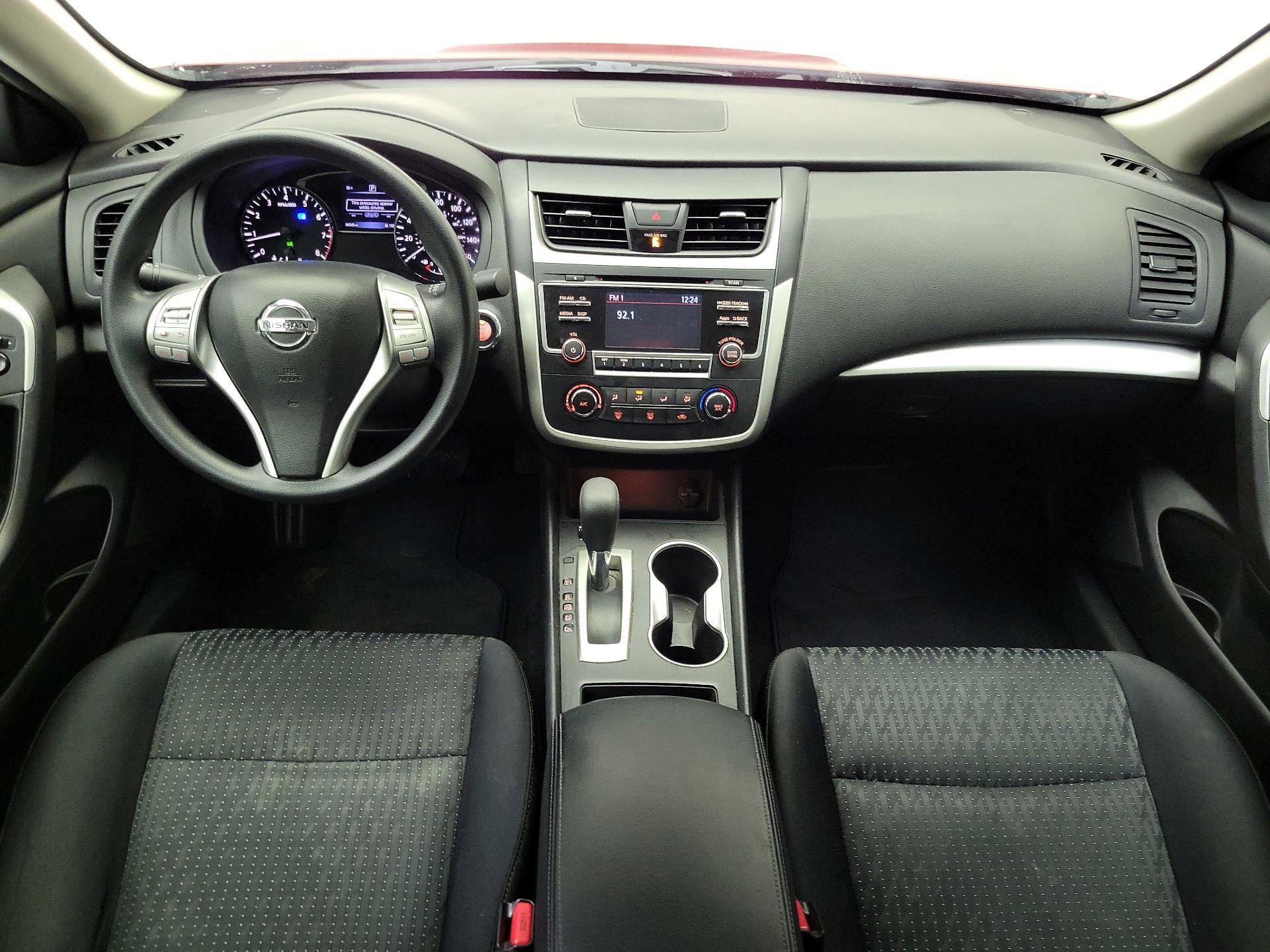 Thumbnail: 2016 Nissan Altima - 9