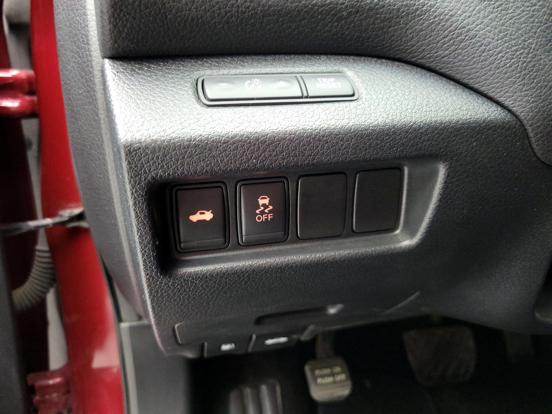 Thumbnail: 2016 Nissan Altima - 13