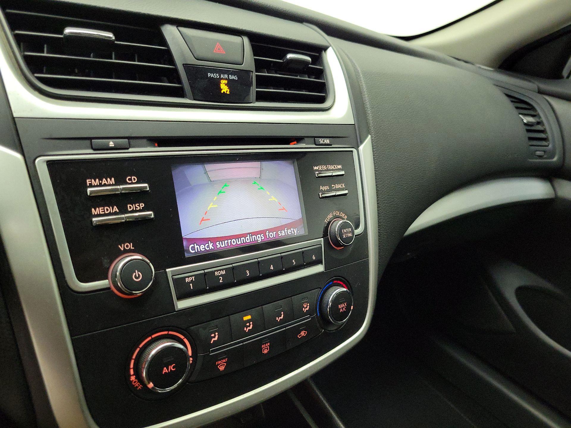 Thumbnail: 2016 Nissan Altima - 14