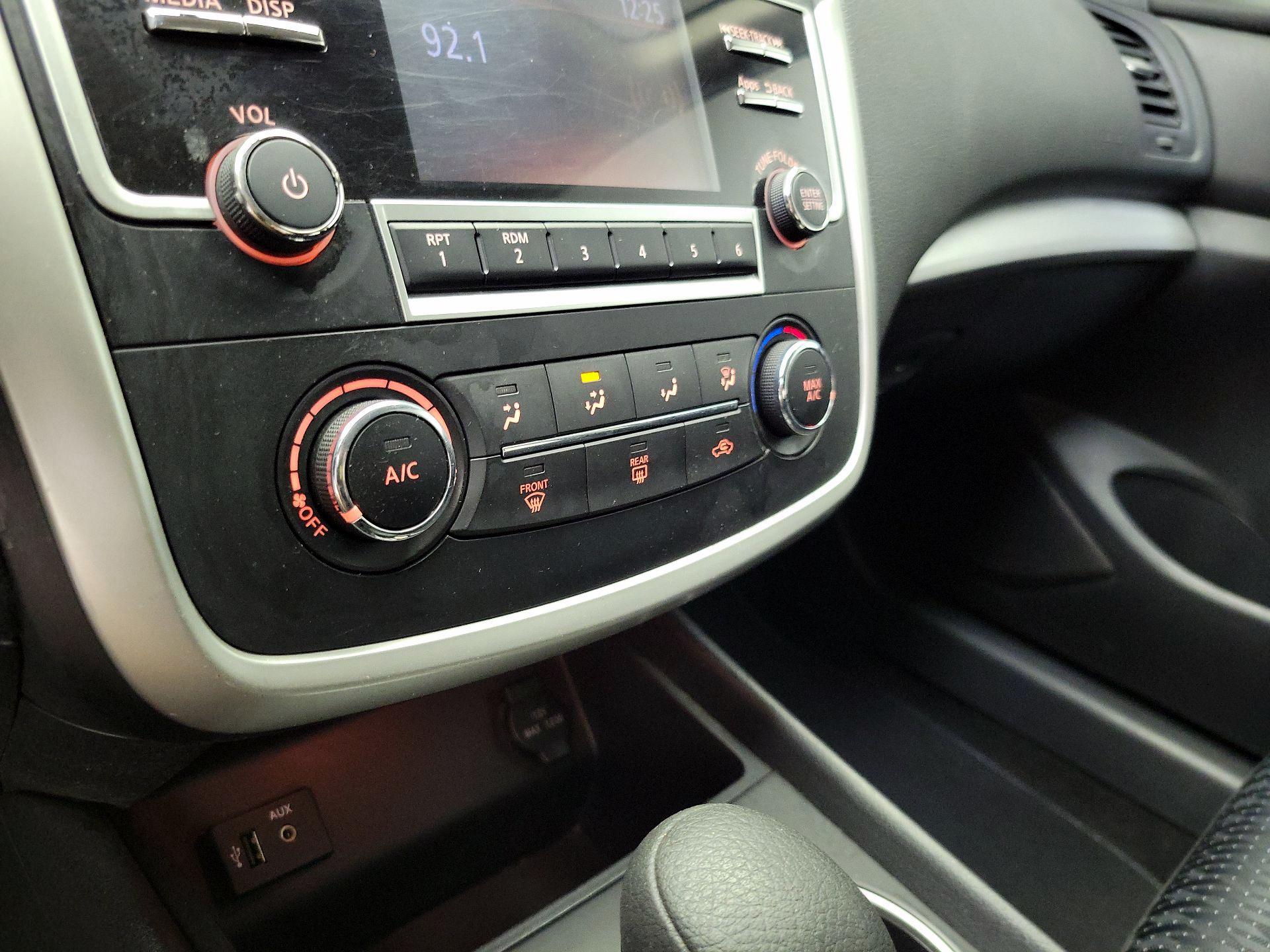 Thumbnail: 2016 Nissan Altima - 16