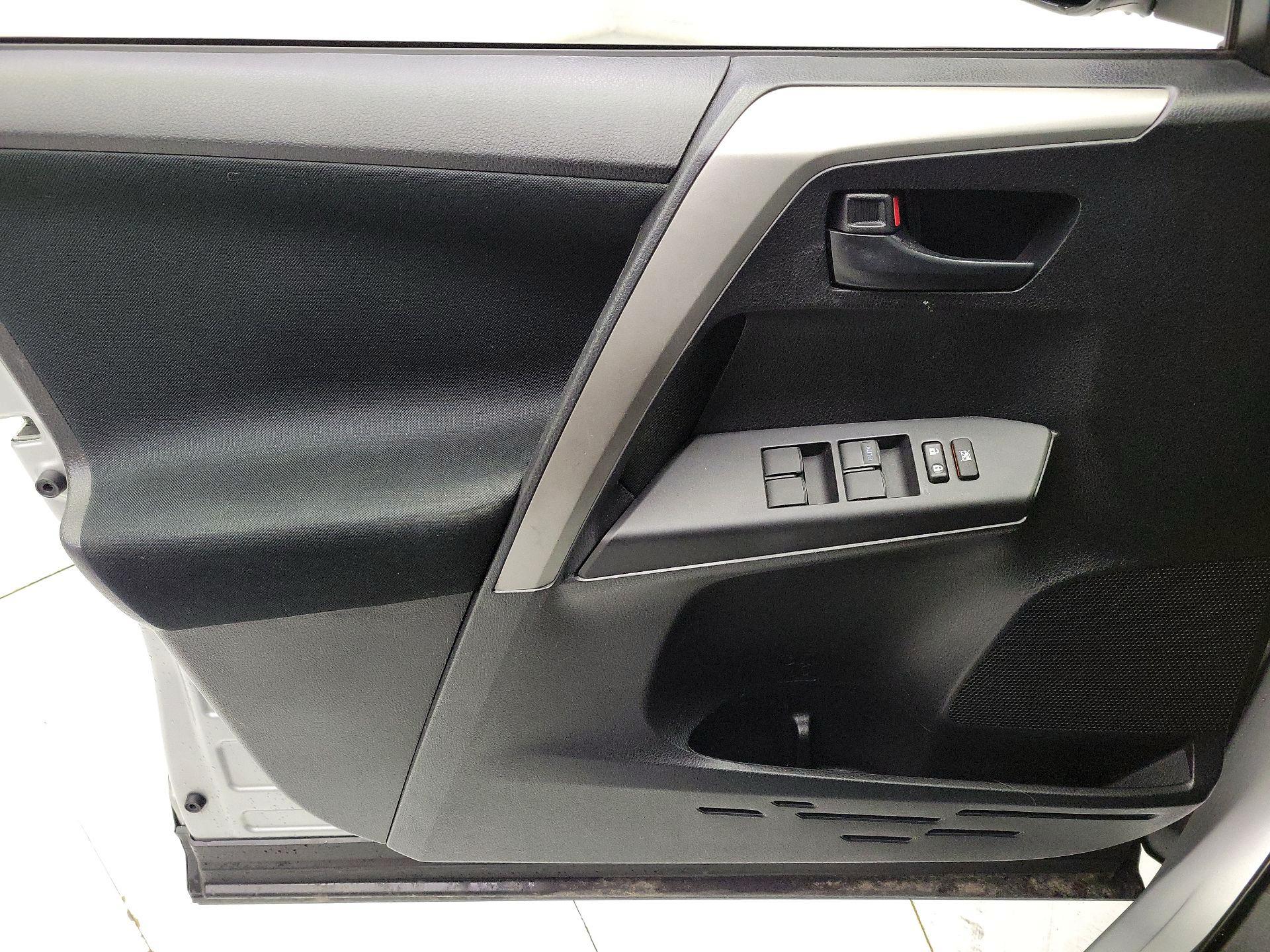 Thumbnail: 2017 Toyota RAV4 - 12