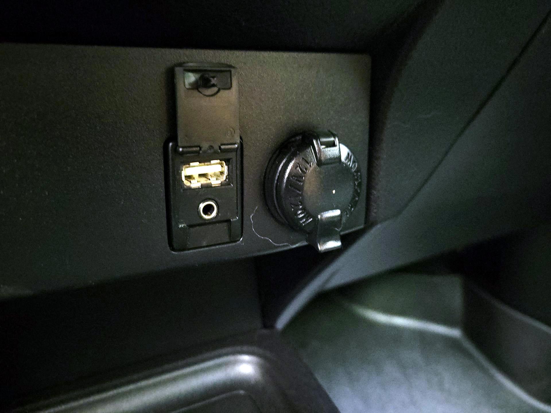 Thumbnail: 2017 Toyota RAV4 - 17