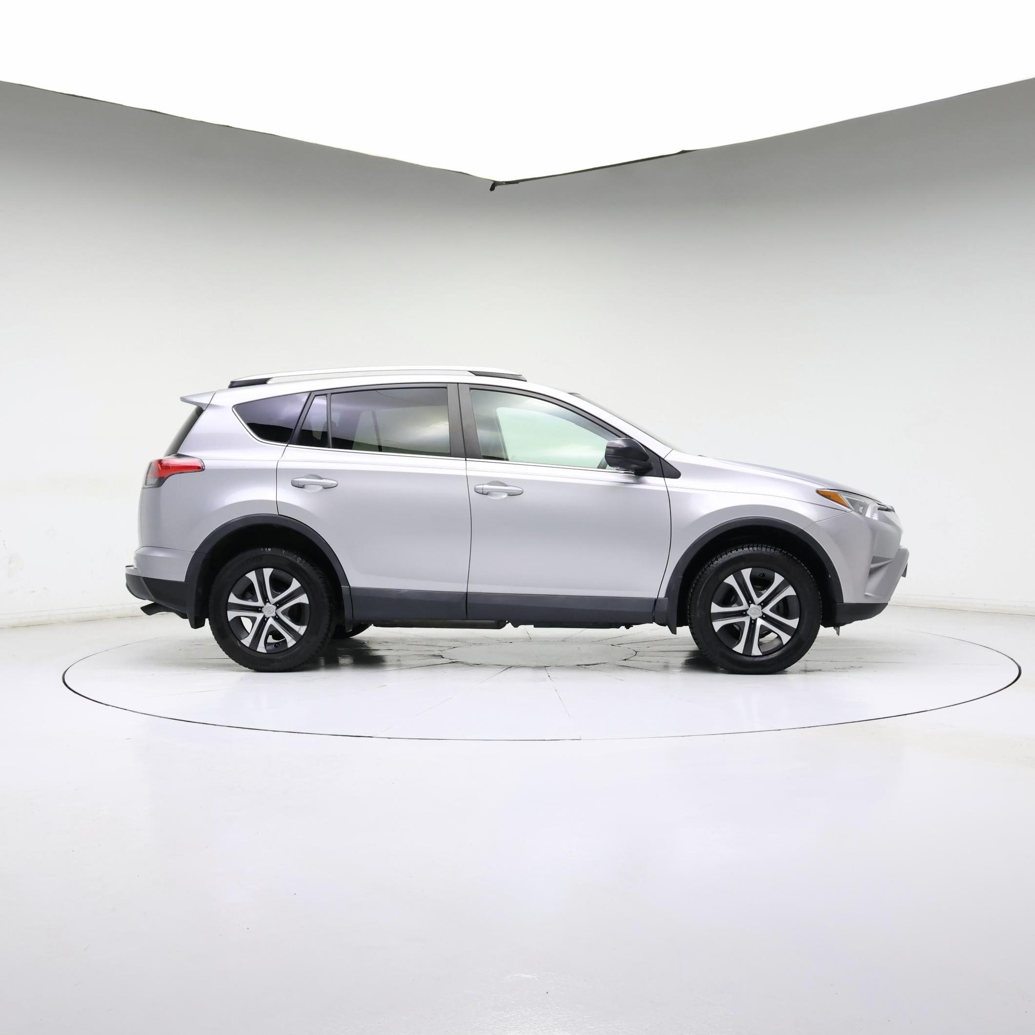 Thumbnail: 2017 Toyota RAV4 - 7