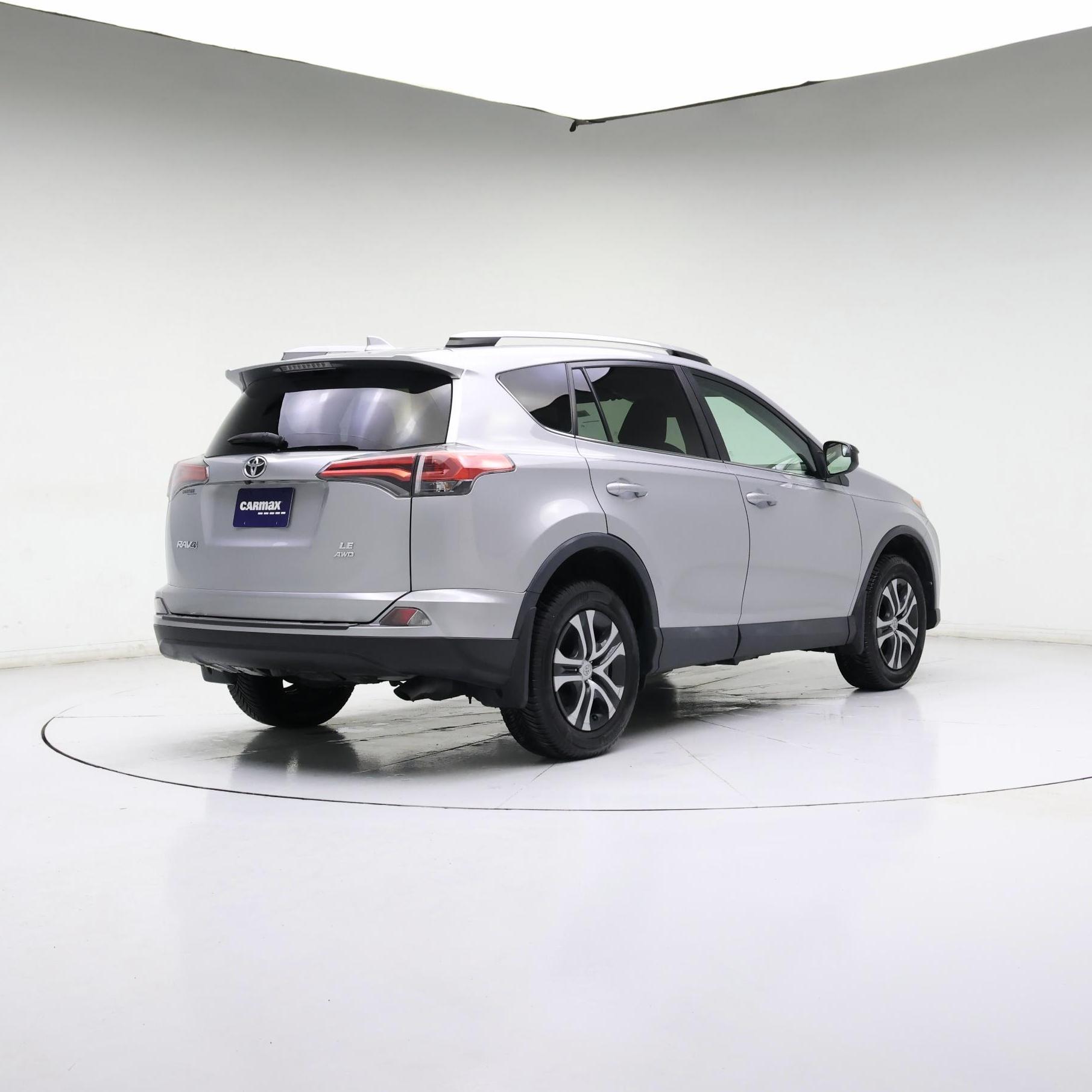 Thumbnail: 2017 Toyota RAV4 - 8