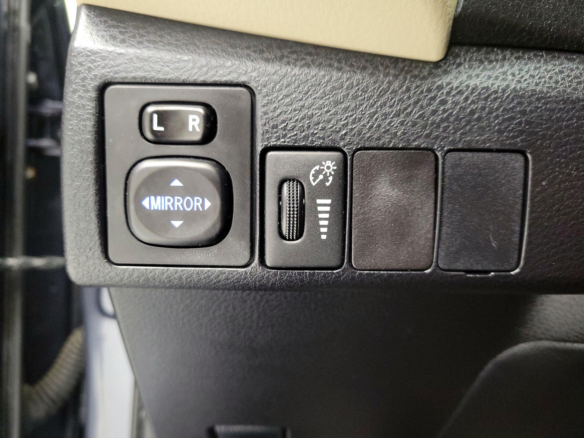 Thumbnail: 2014 Toyota Corolla - 13