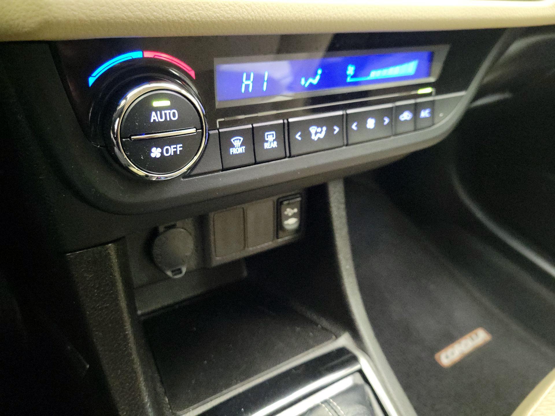 Thumbnail: 2014 Toyota Corolla - 16