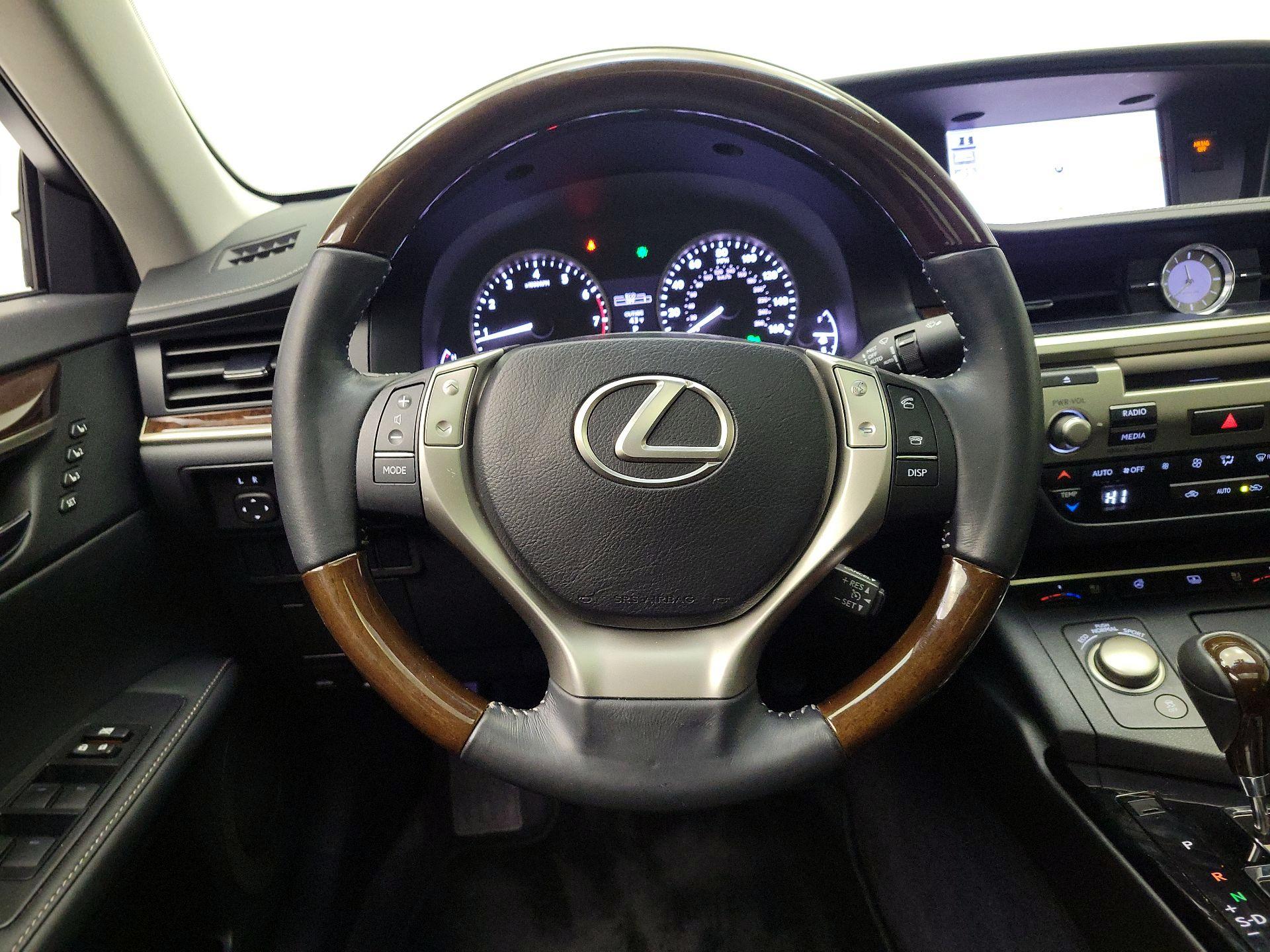 Thumbnail: 2014 Lexus ES - 10