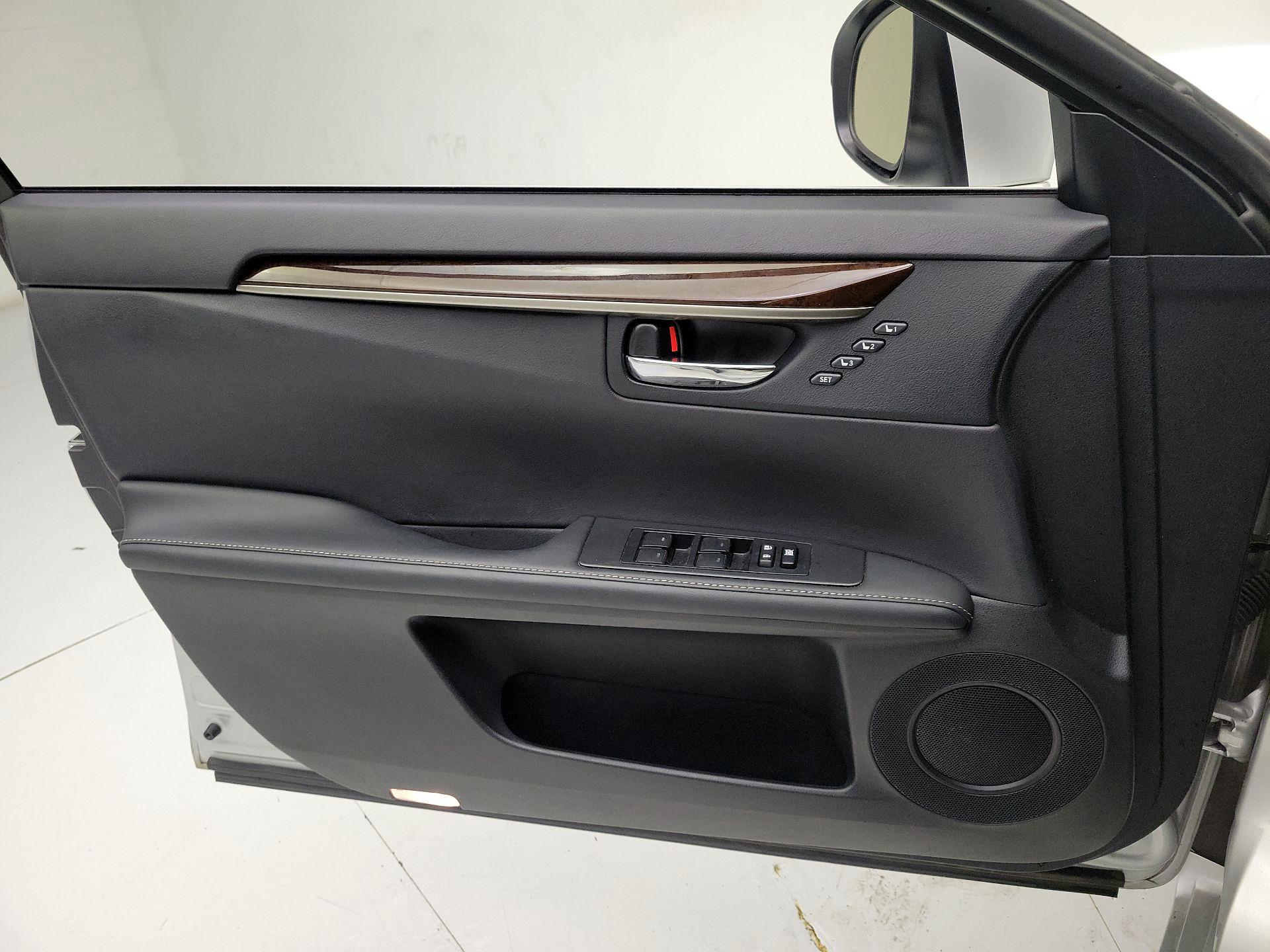 Thumbnail: 2014 Lexus ES - 12