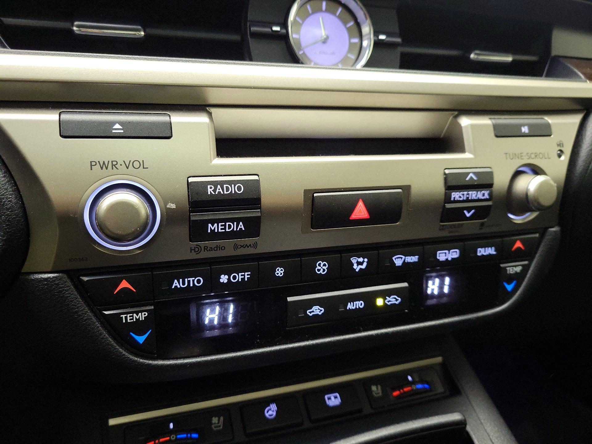 Thumbnail: 2014 Lexus ES - 17