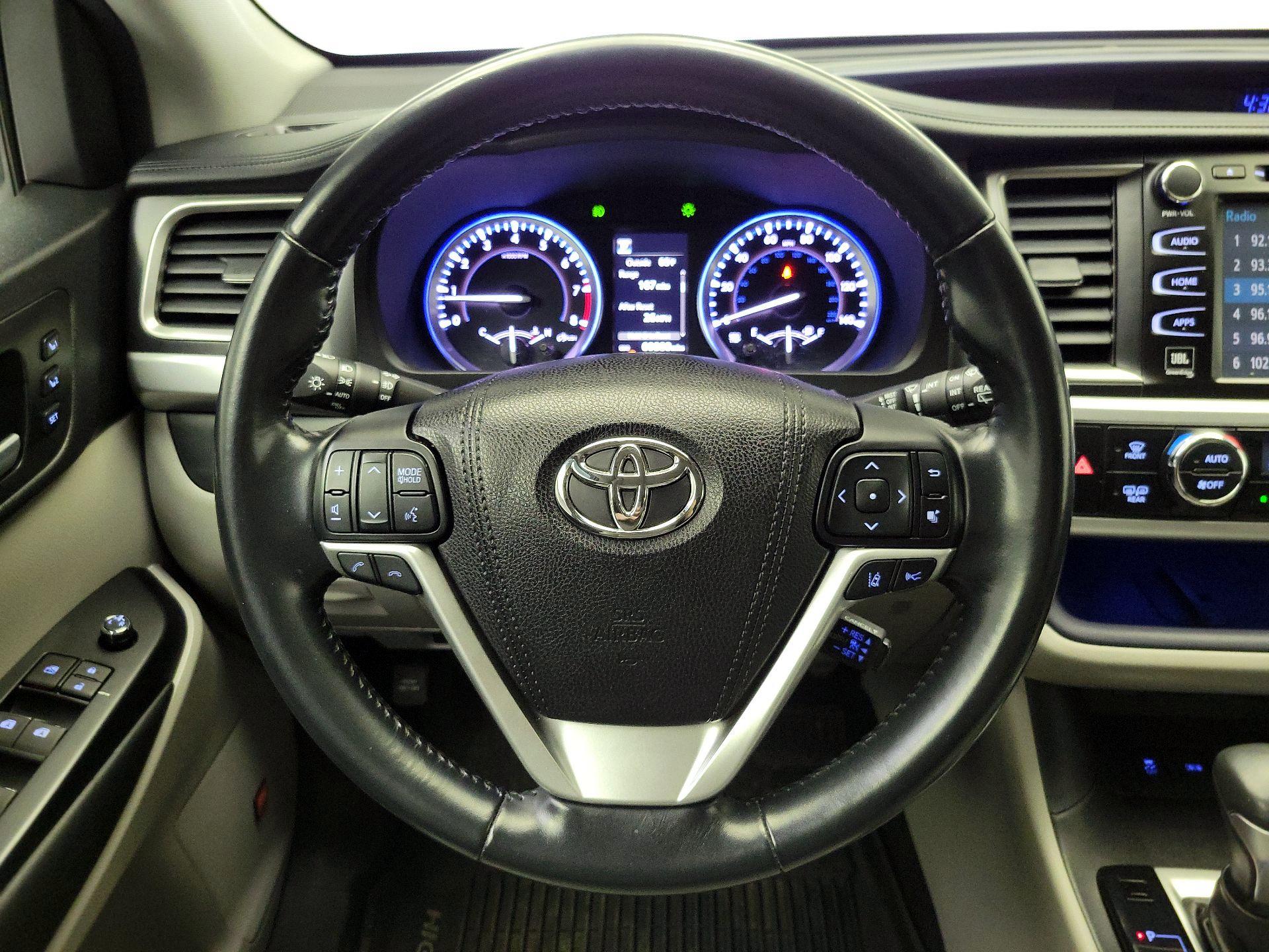 Thumbnail: 2017 Toyota Highlander - 10