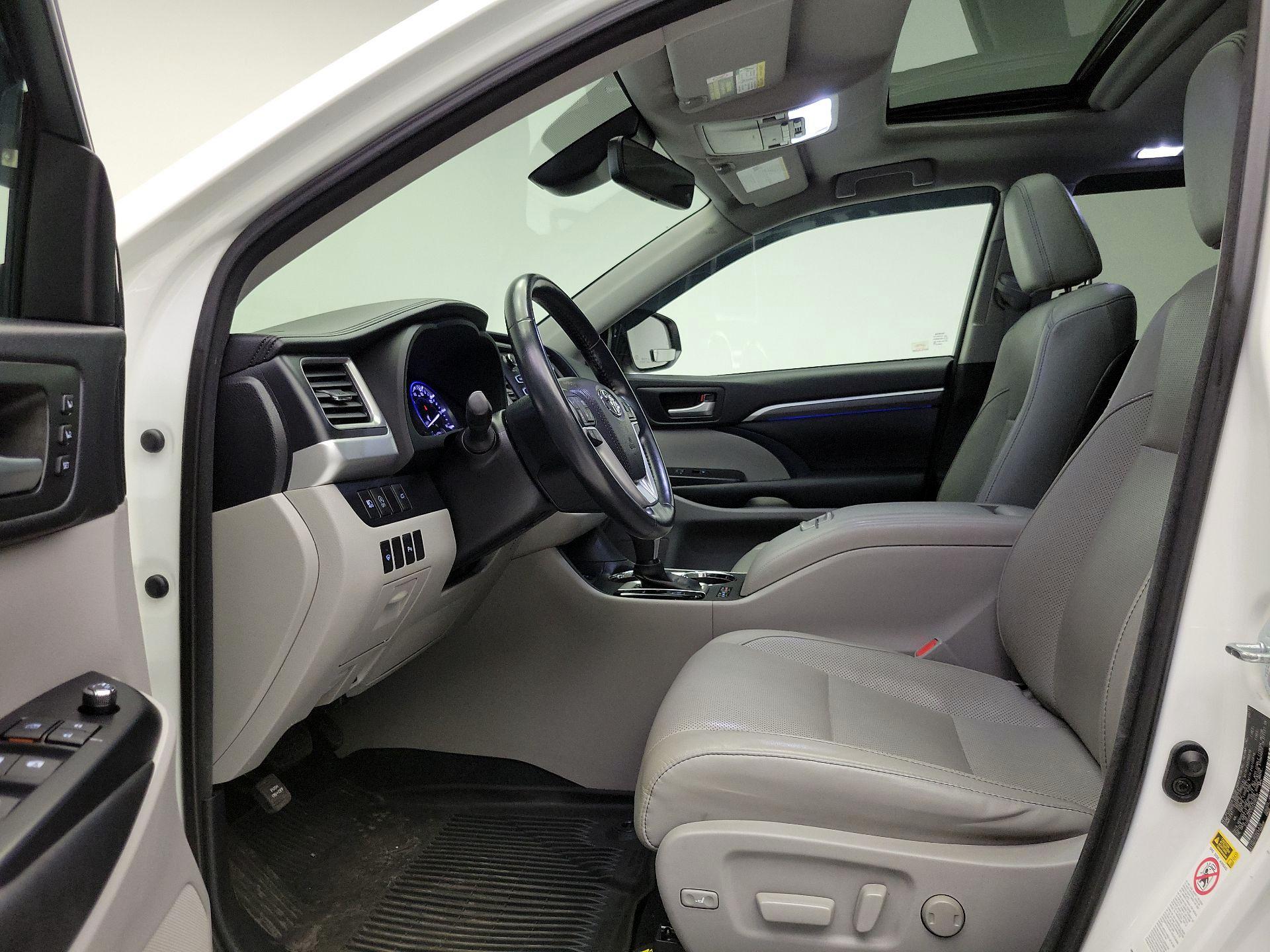 Thumbnail: 2017 Toyota Highlander - 11