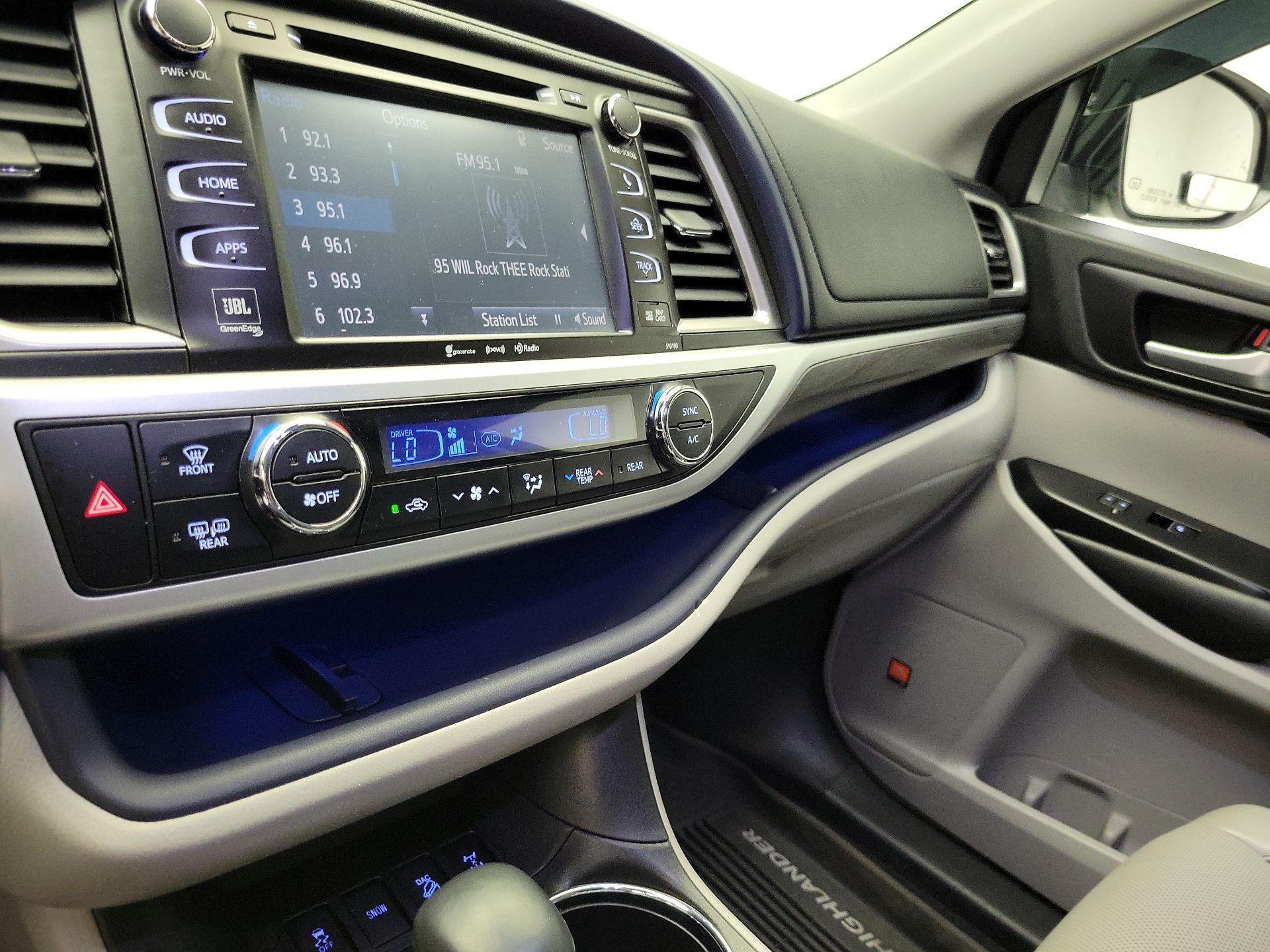 Thumbnail: 2017 Toyota Highlander - 17