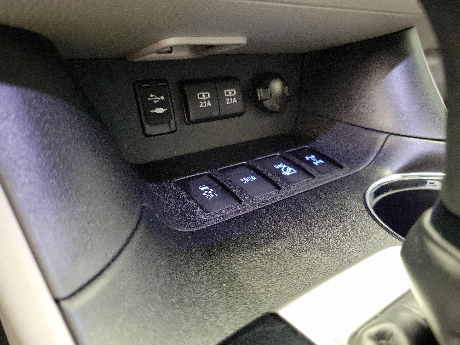 Thumbnail: 2017 Toyota Highlander - 19