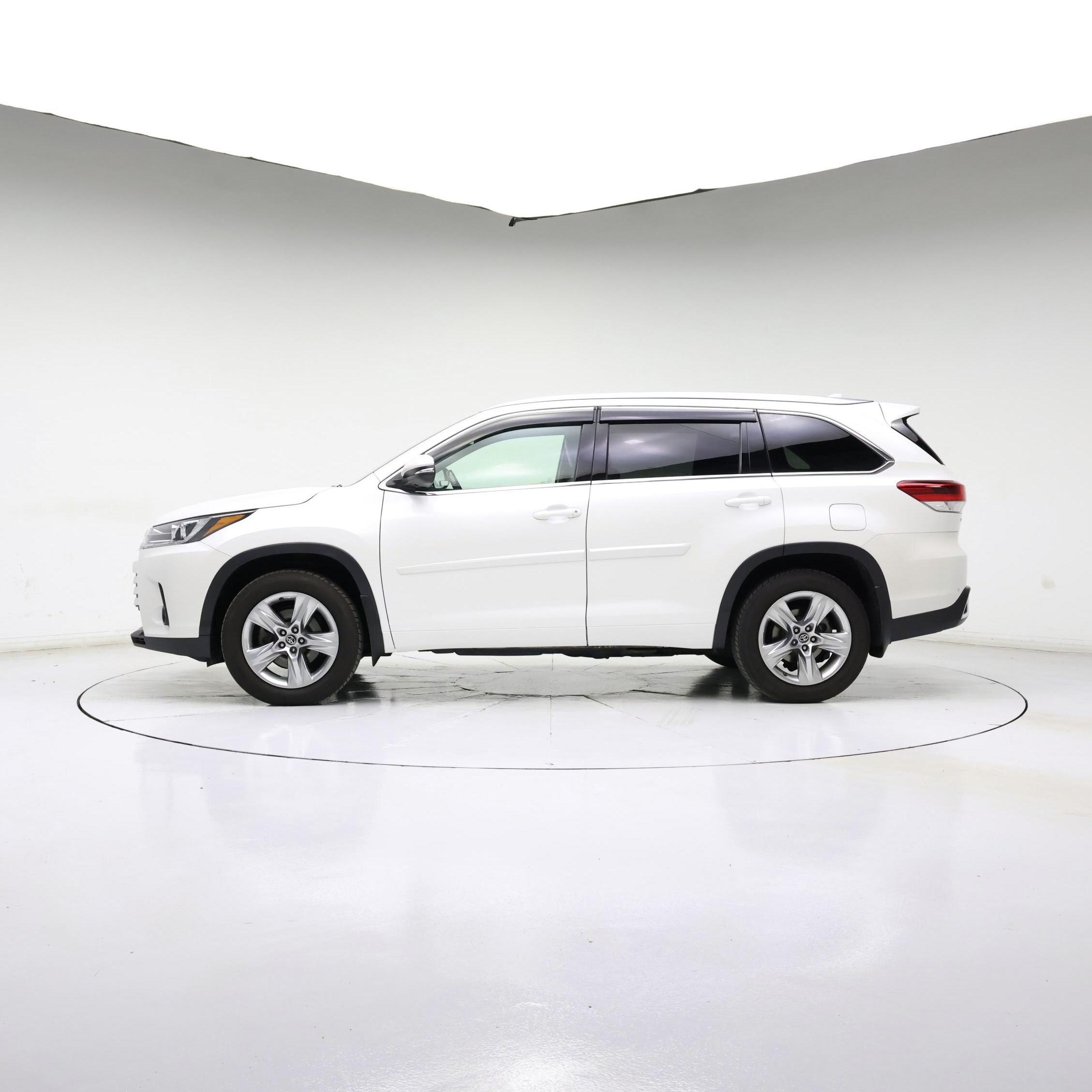 Thumbnail: 2017 Toyota Highlander - 3