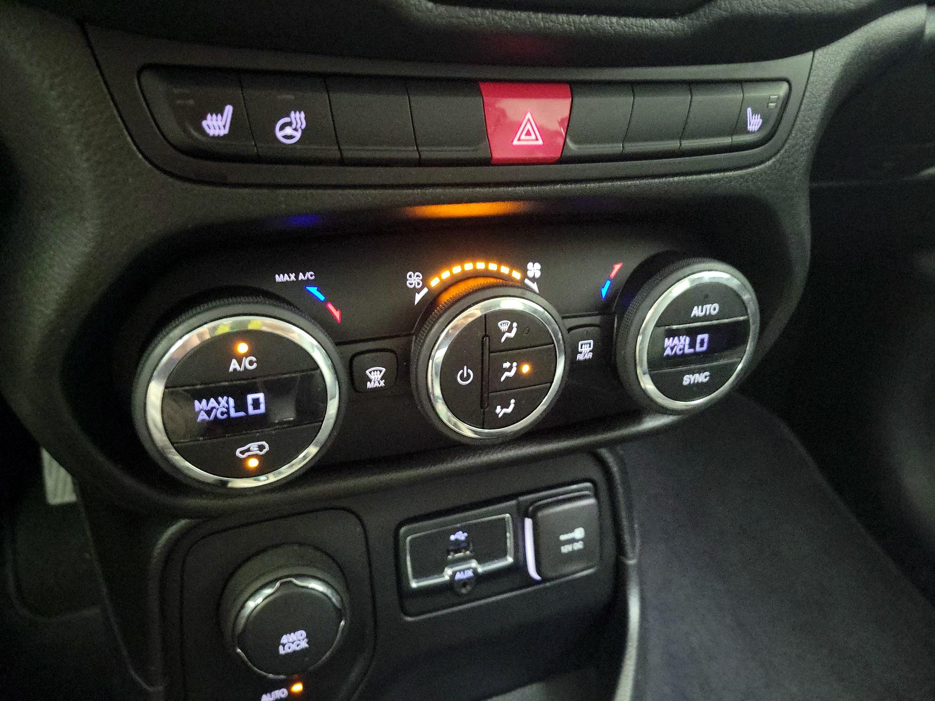 Thumbnail: 2015 Jeep Renegade - 16