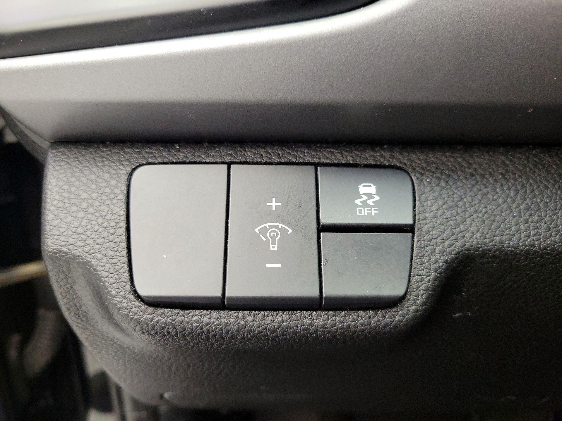 Thumbnail: 2020 Kia Rio - 13