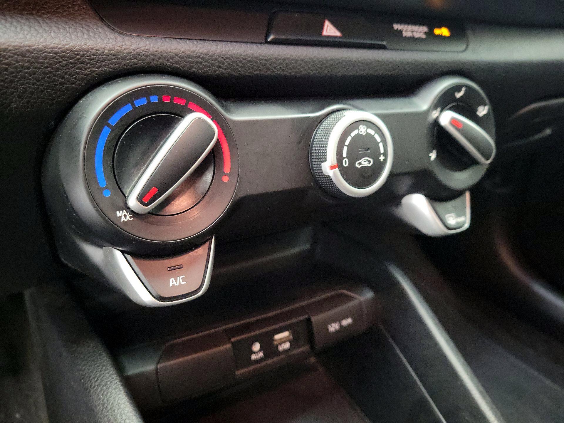 Thumbnail: 2020 Kia Rio - 16