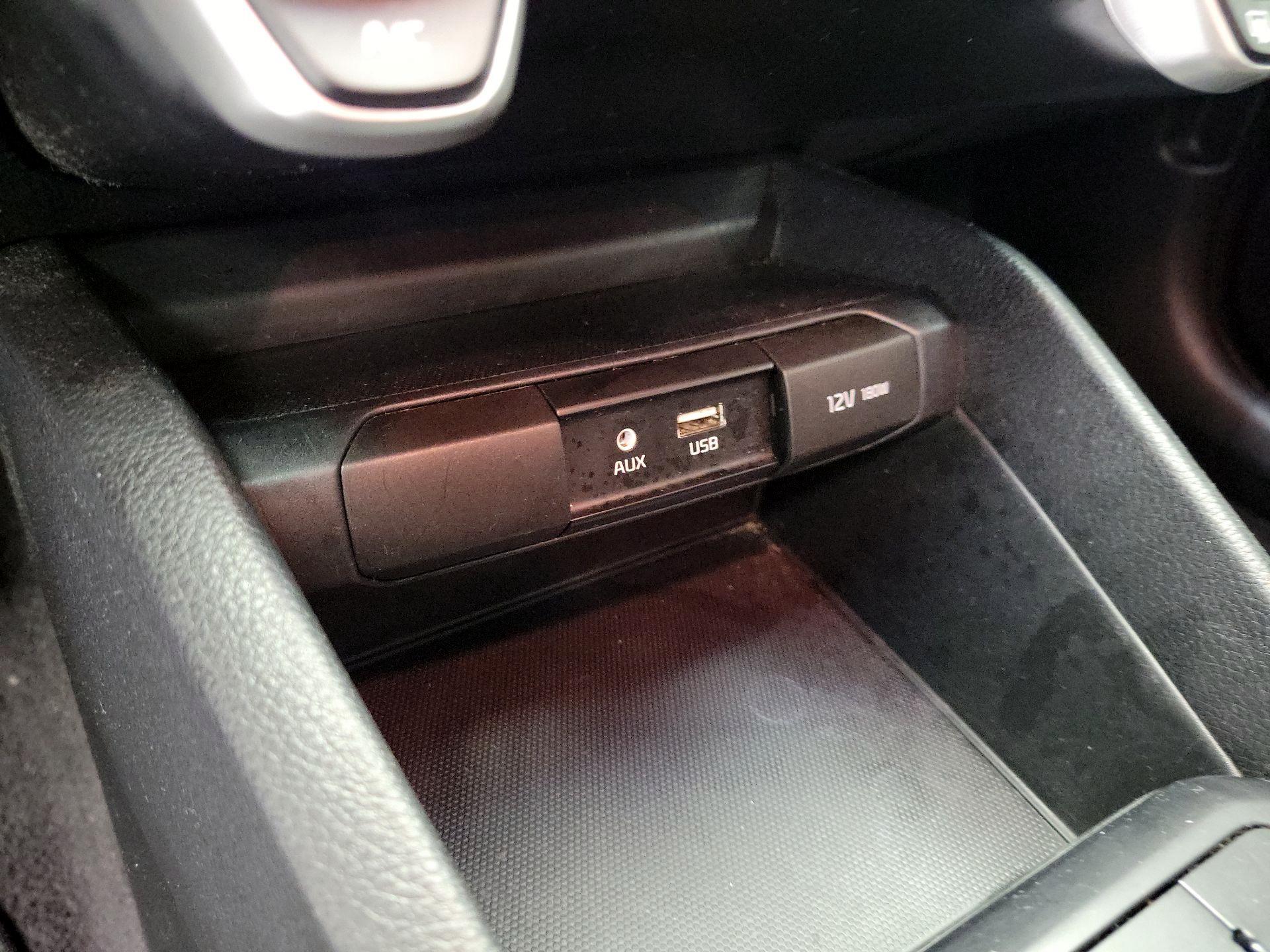 Thumbnail: 2020 Kia Rio - 18