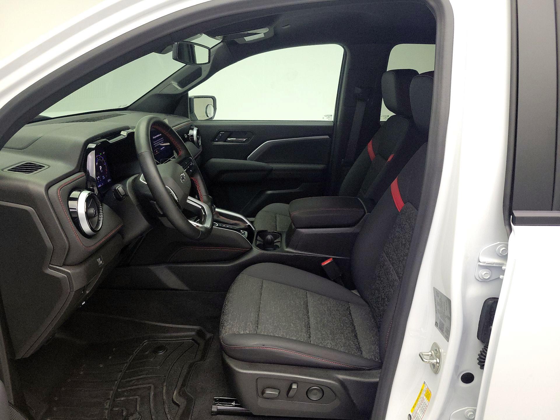 Thumbnail: 2024 Chevrolet Colorado - 11