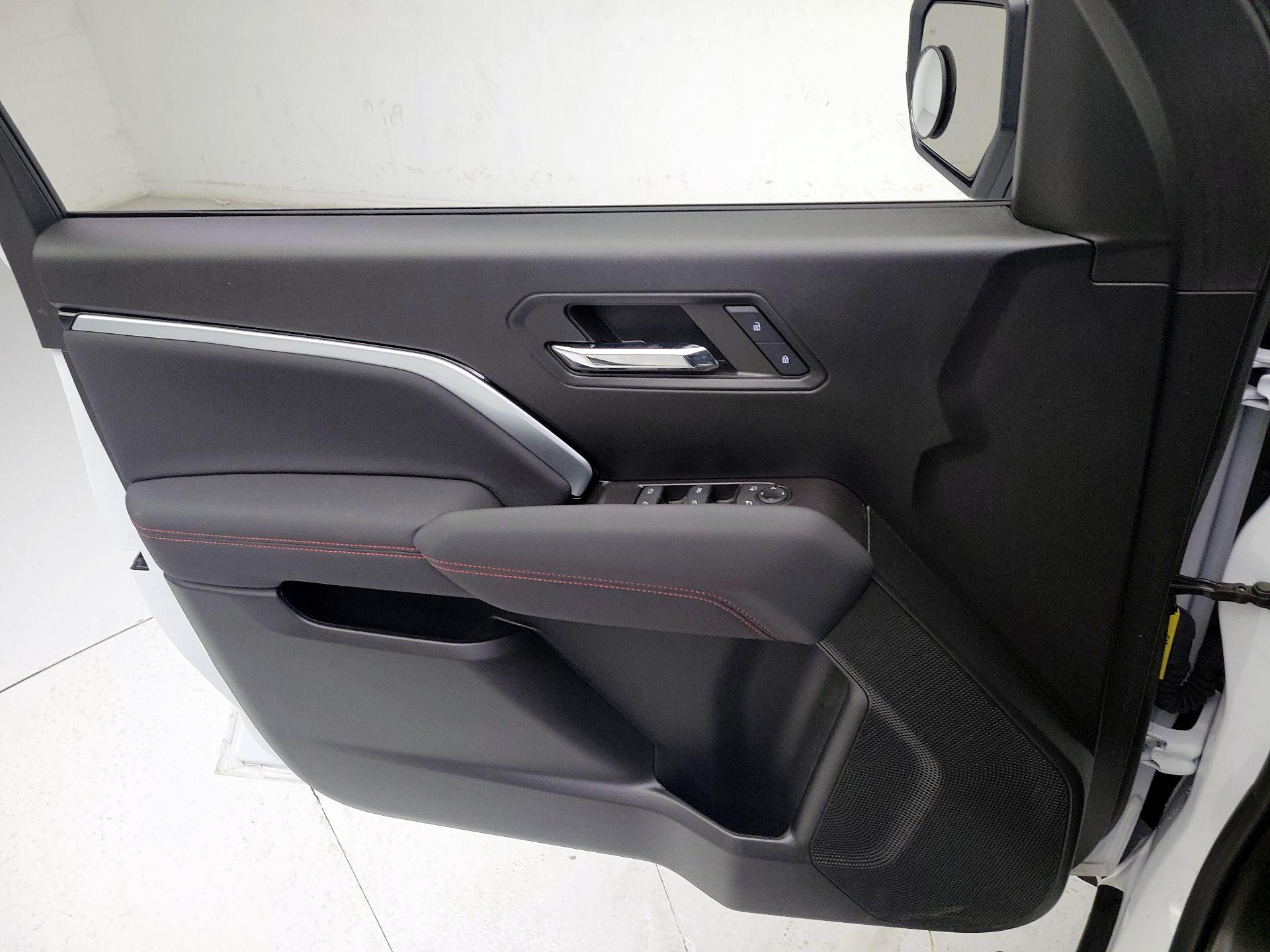 Thumbnail: 2024 Chevrolet Colorado - 12