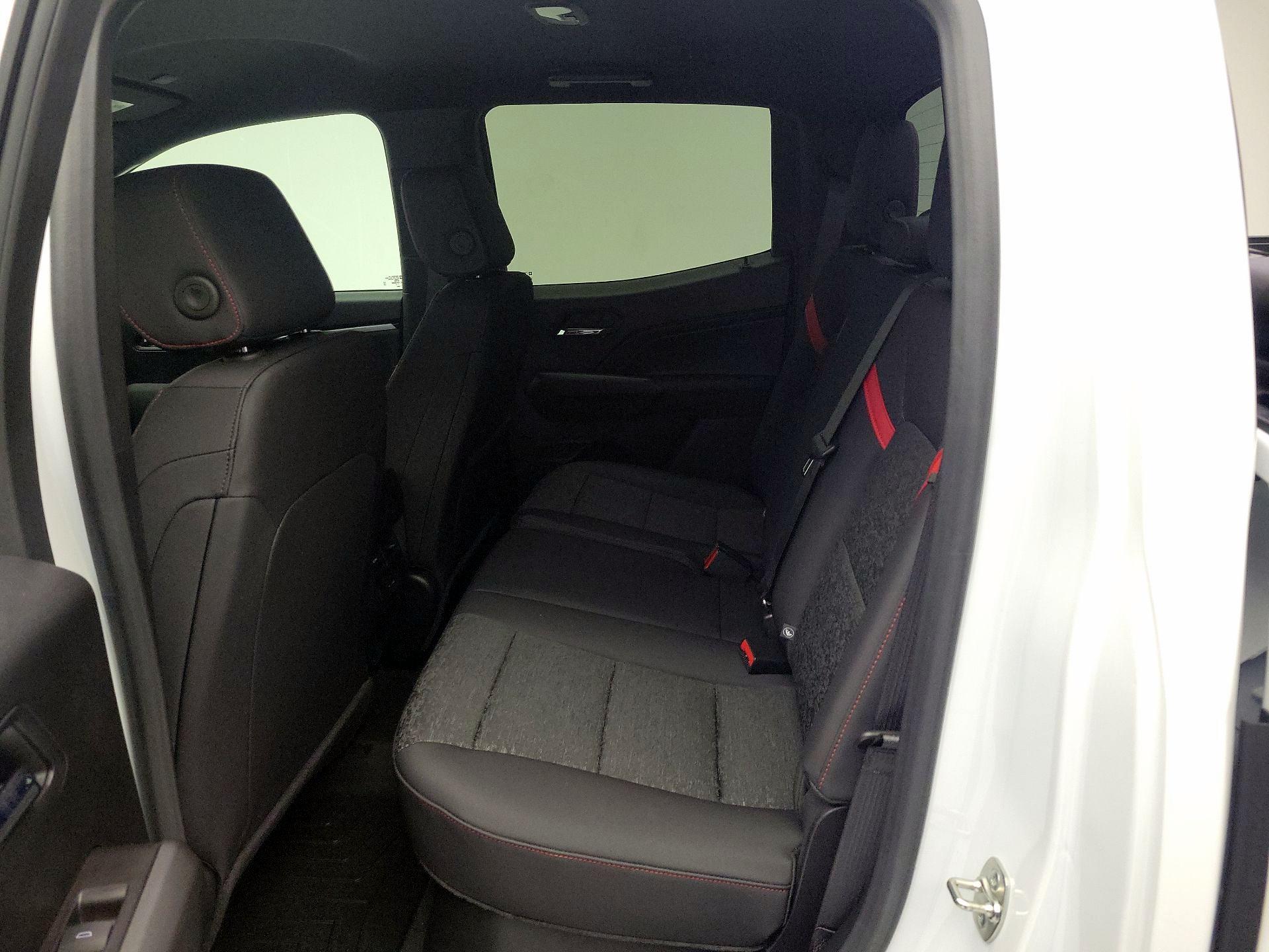 Thumbnail: 2024 Chevrolet Colorado - 20